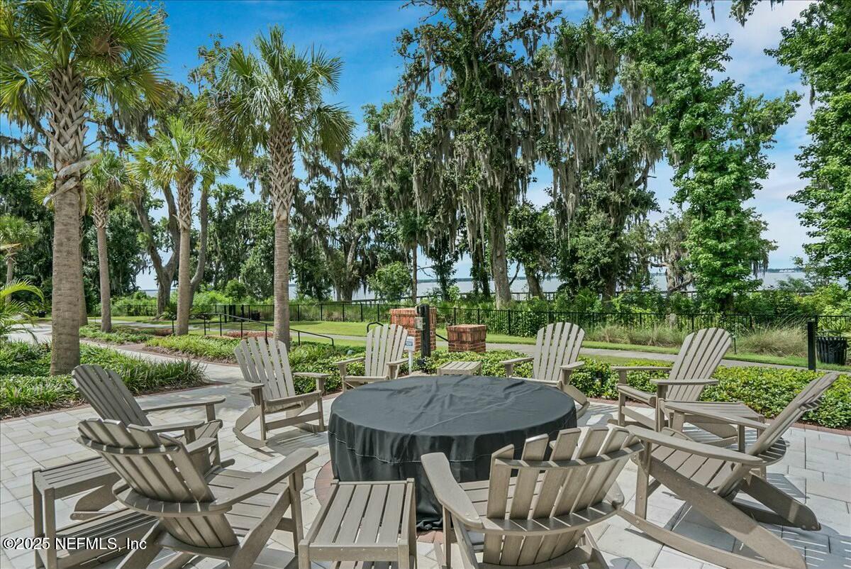 124 MEADOW CREEK Drive, St. Johns