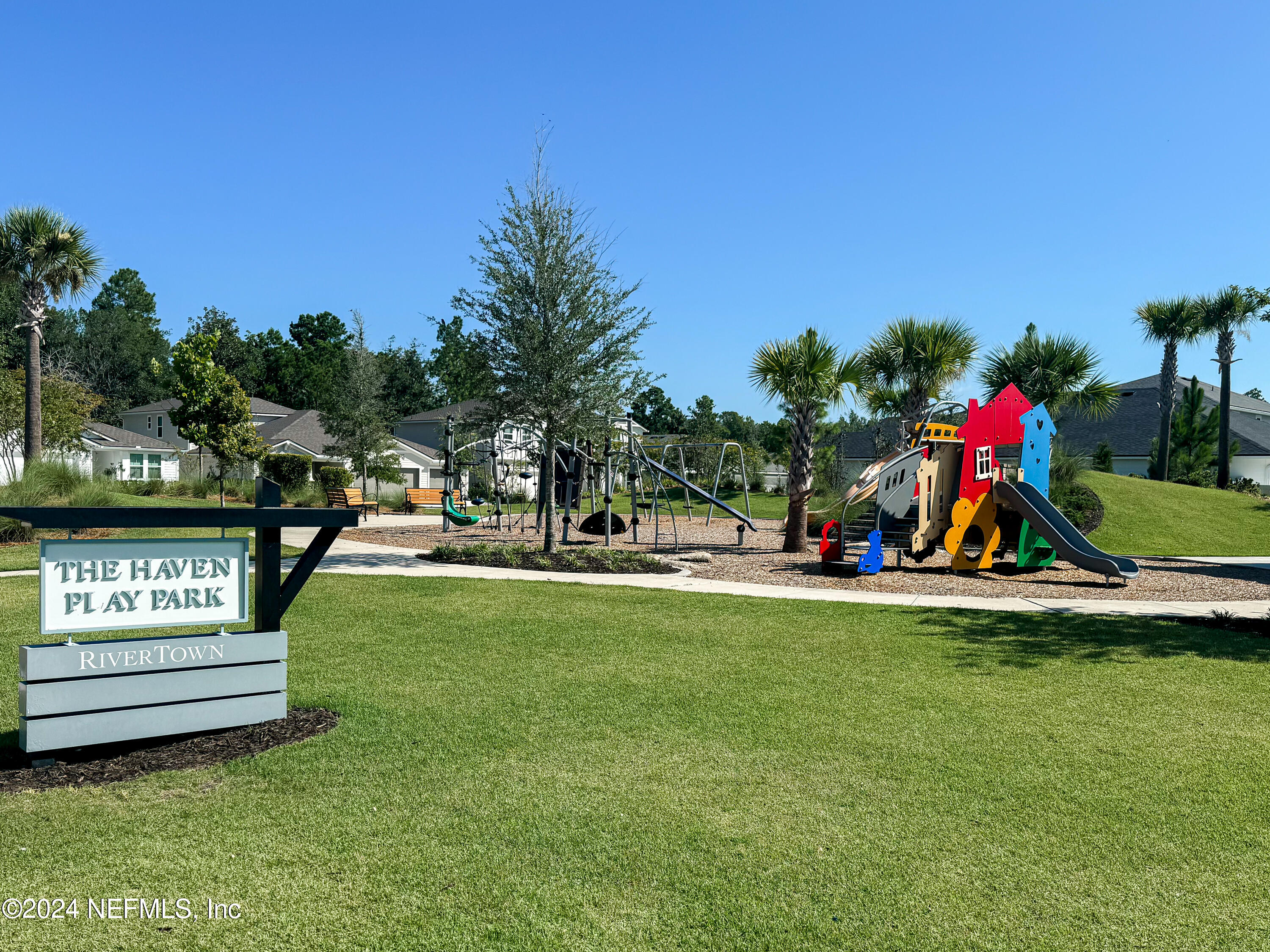 124 MEADOW CREEK Drive, St. Johns