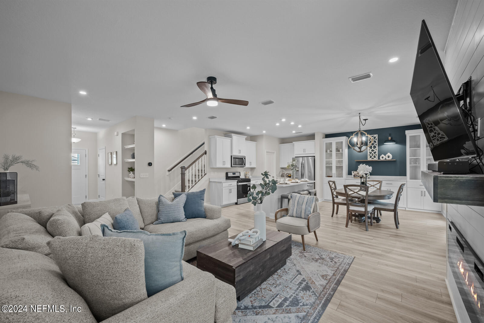 124 MEADOW CREEK Drive, St. Johns