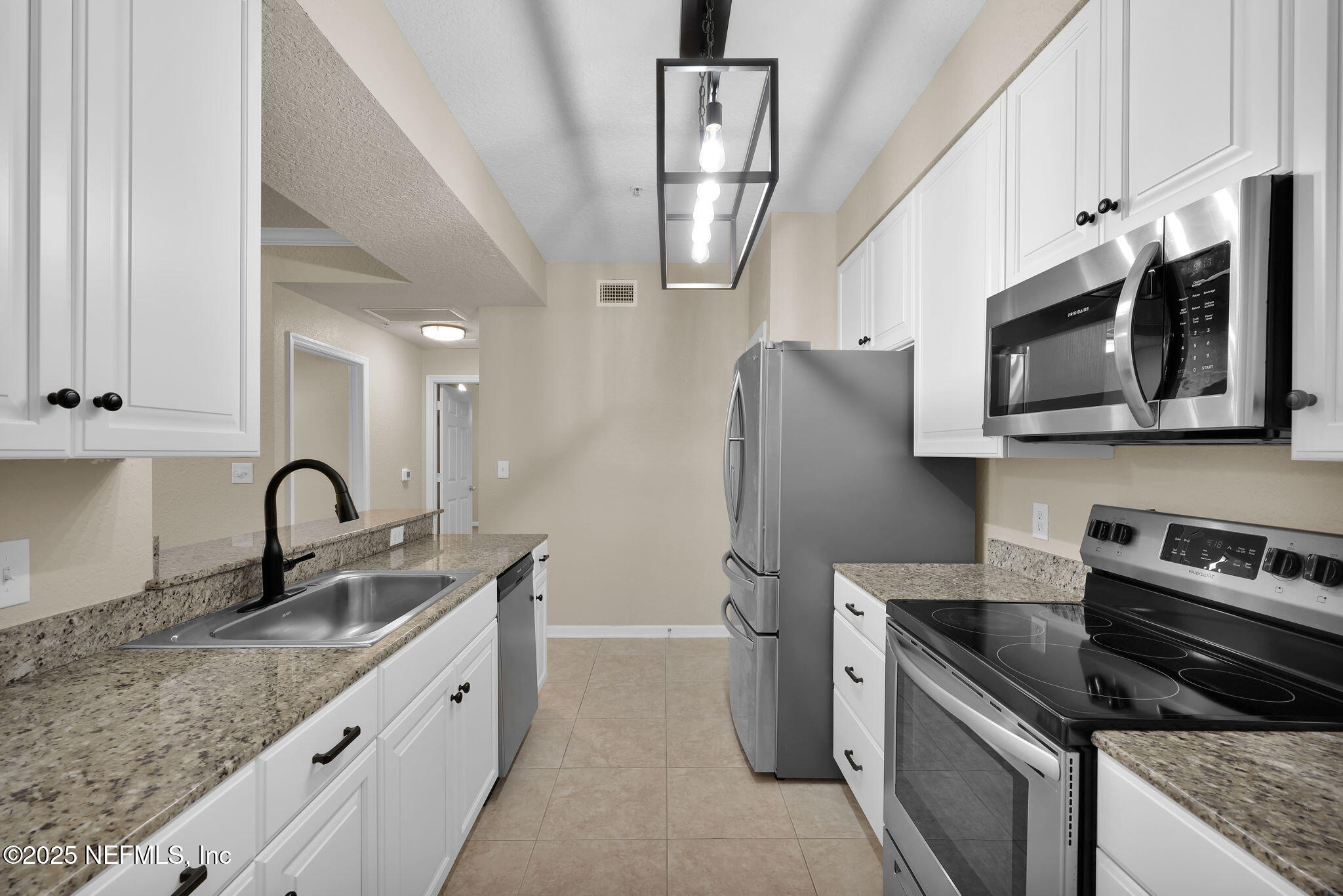 8539 GATE Parkway W, 624