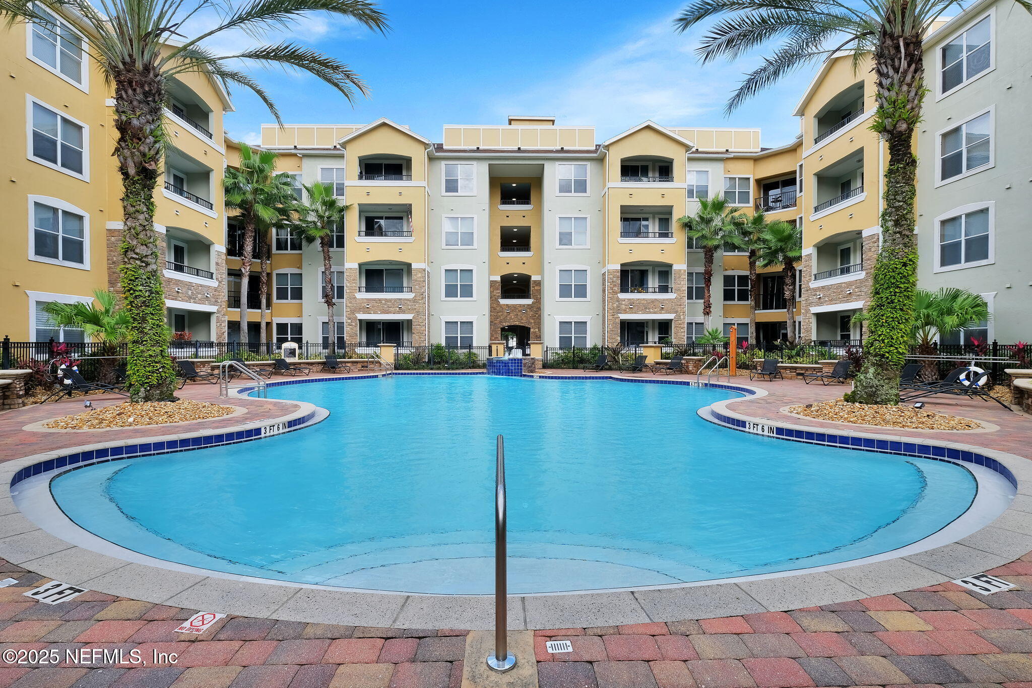 8539 GATE Parkway W, 624