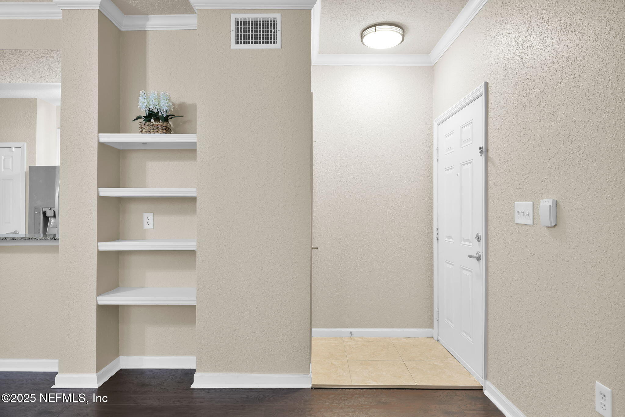 8539 GATE Parkway W, 624