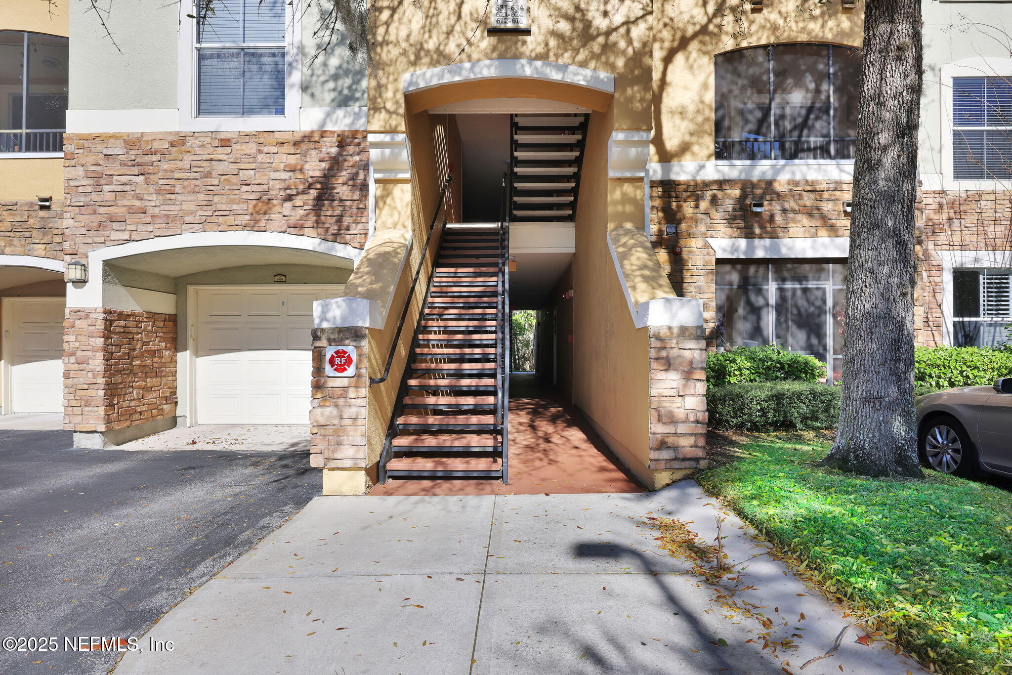 8539 GATE Parkway W, 624