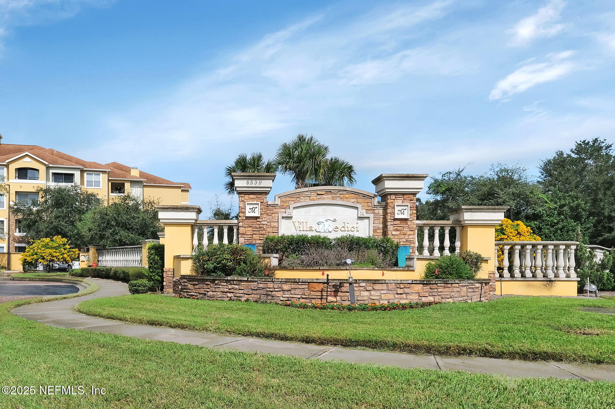 8539 GATE Parkway W, 624