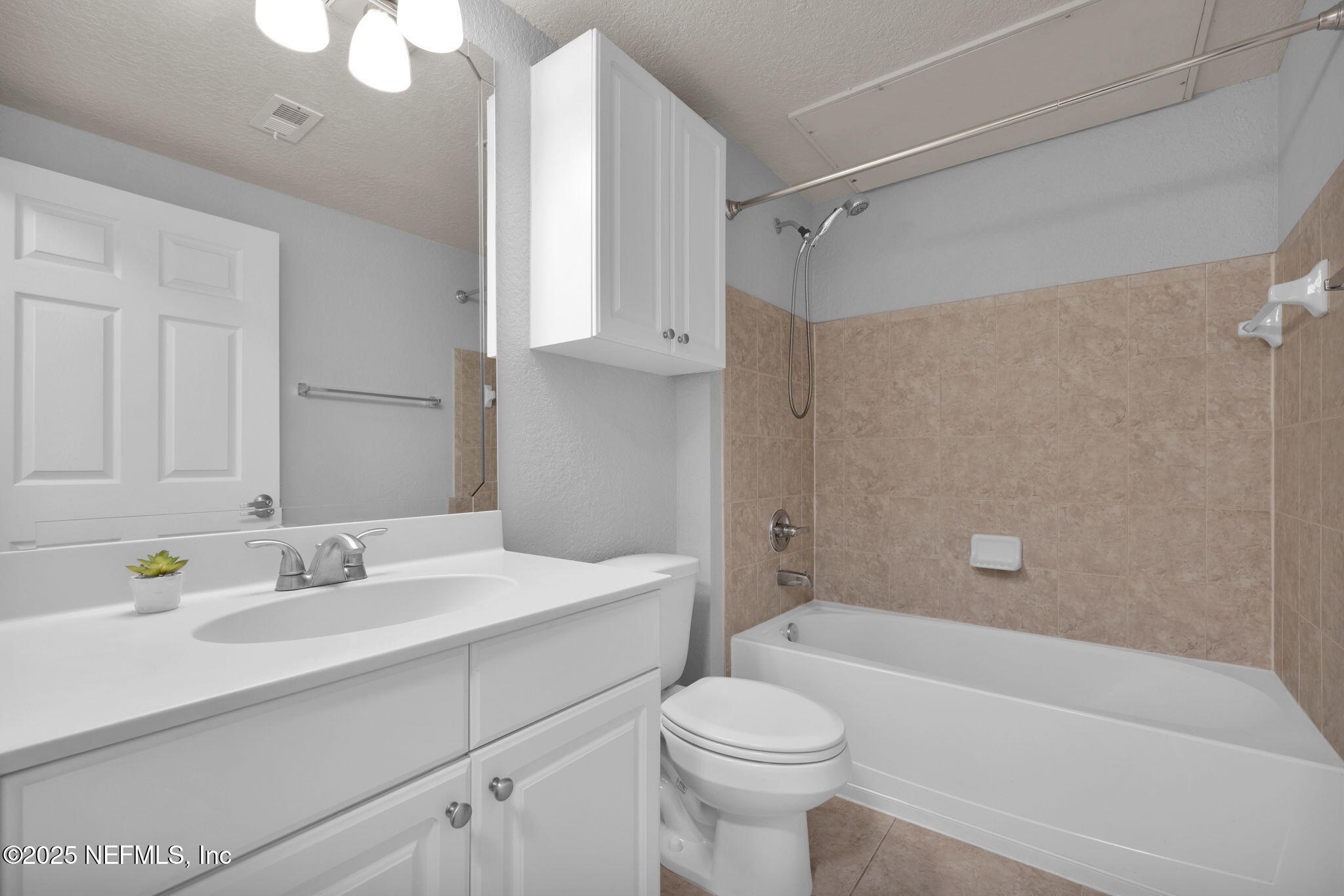 8539 GATE Parkway W, 624