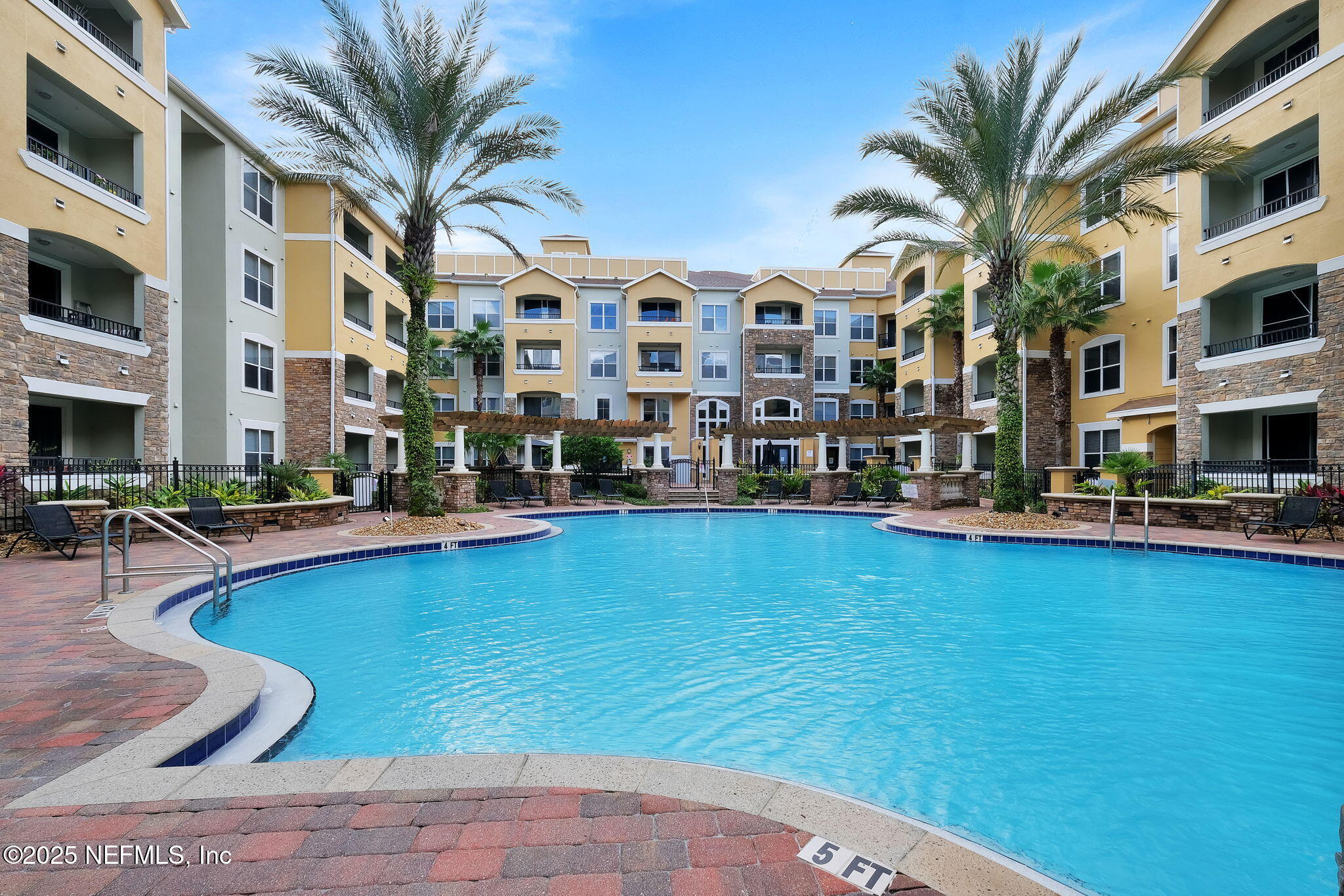 8539 GATE Parkway W, 624