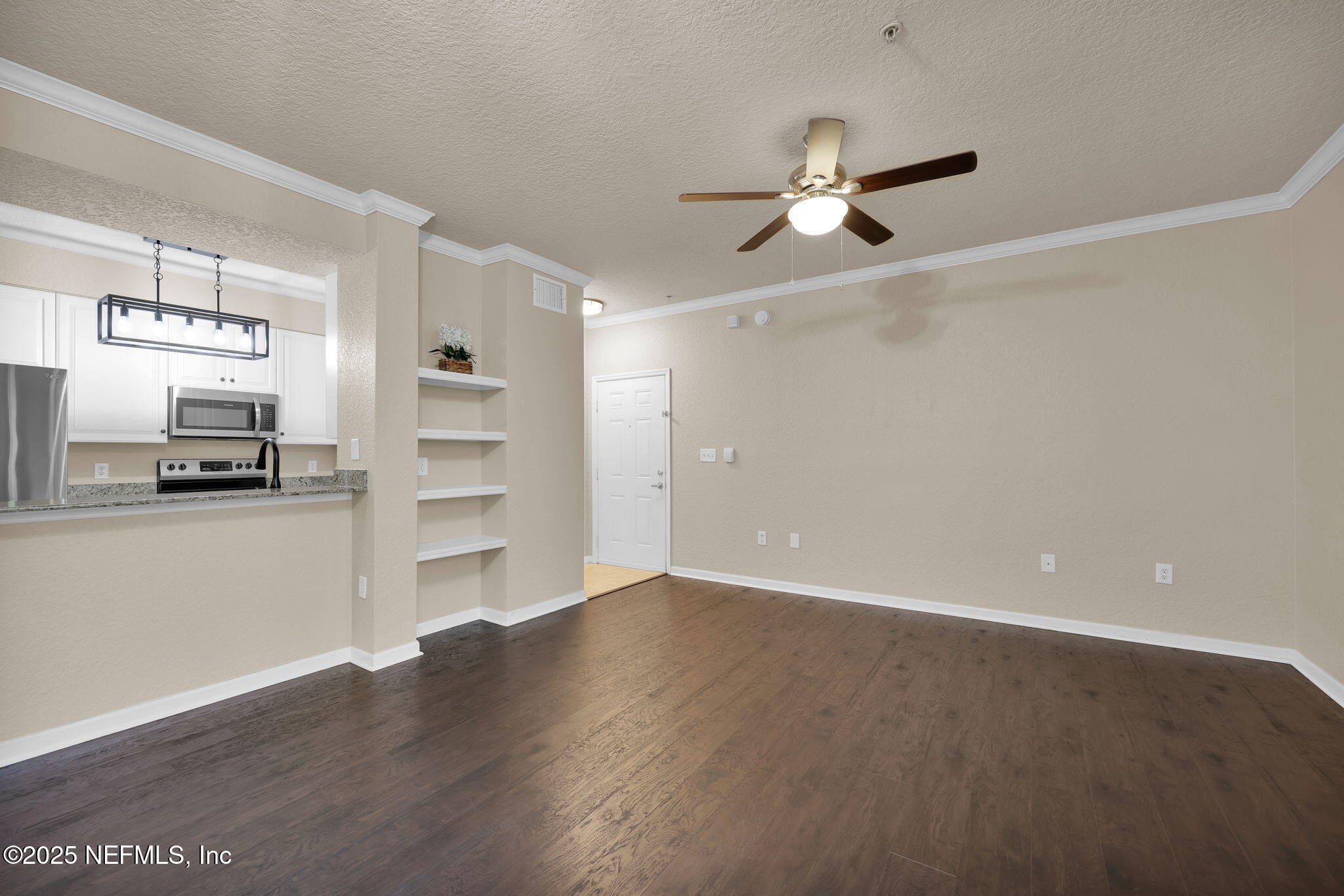 8539 GATE Parkway W, 624