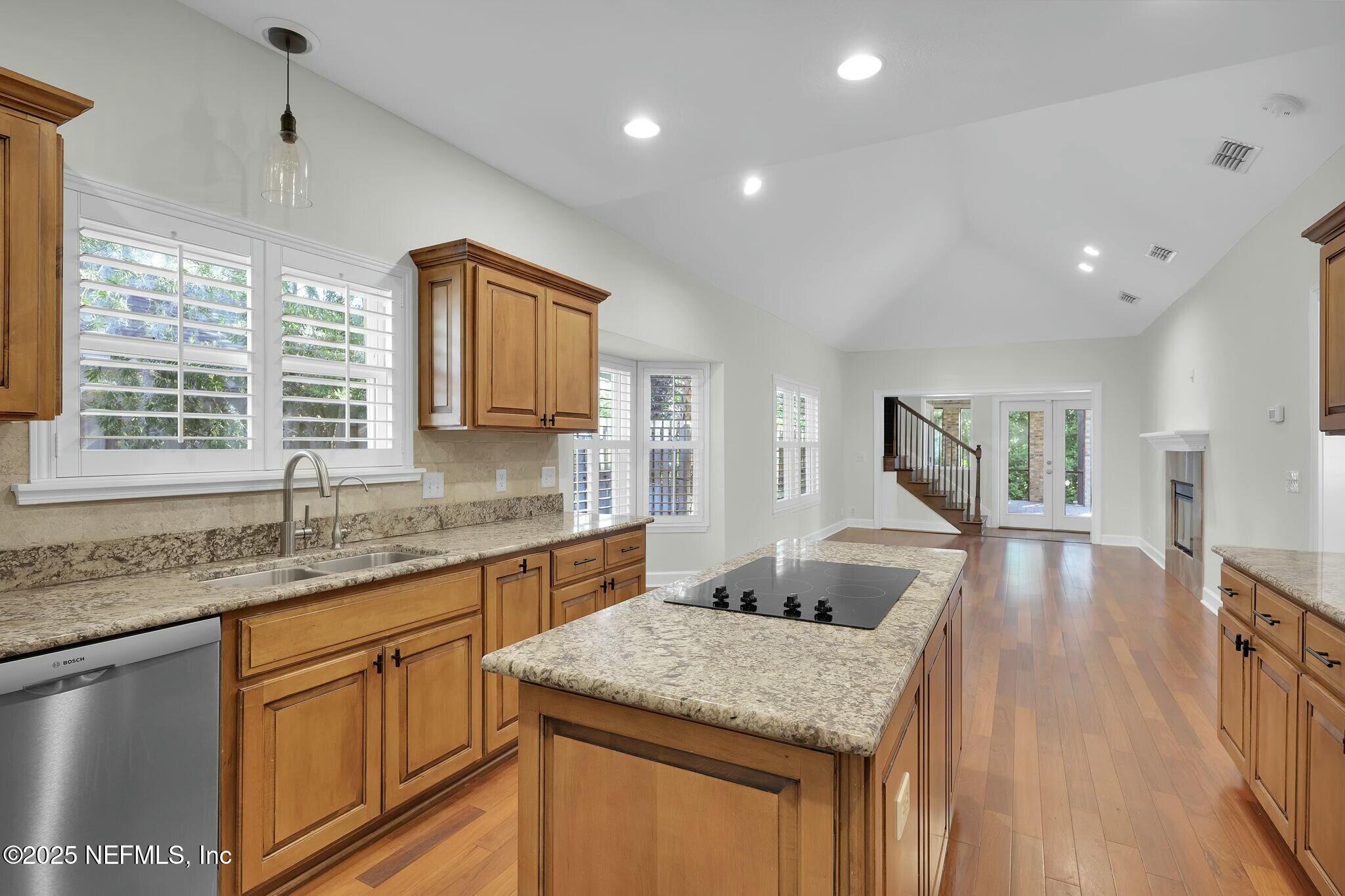 2323 BAREFOOT Trace