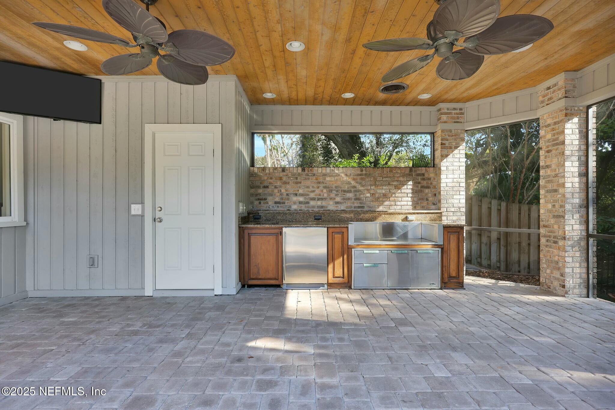 2323 BAREFOOT Trace