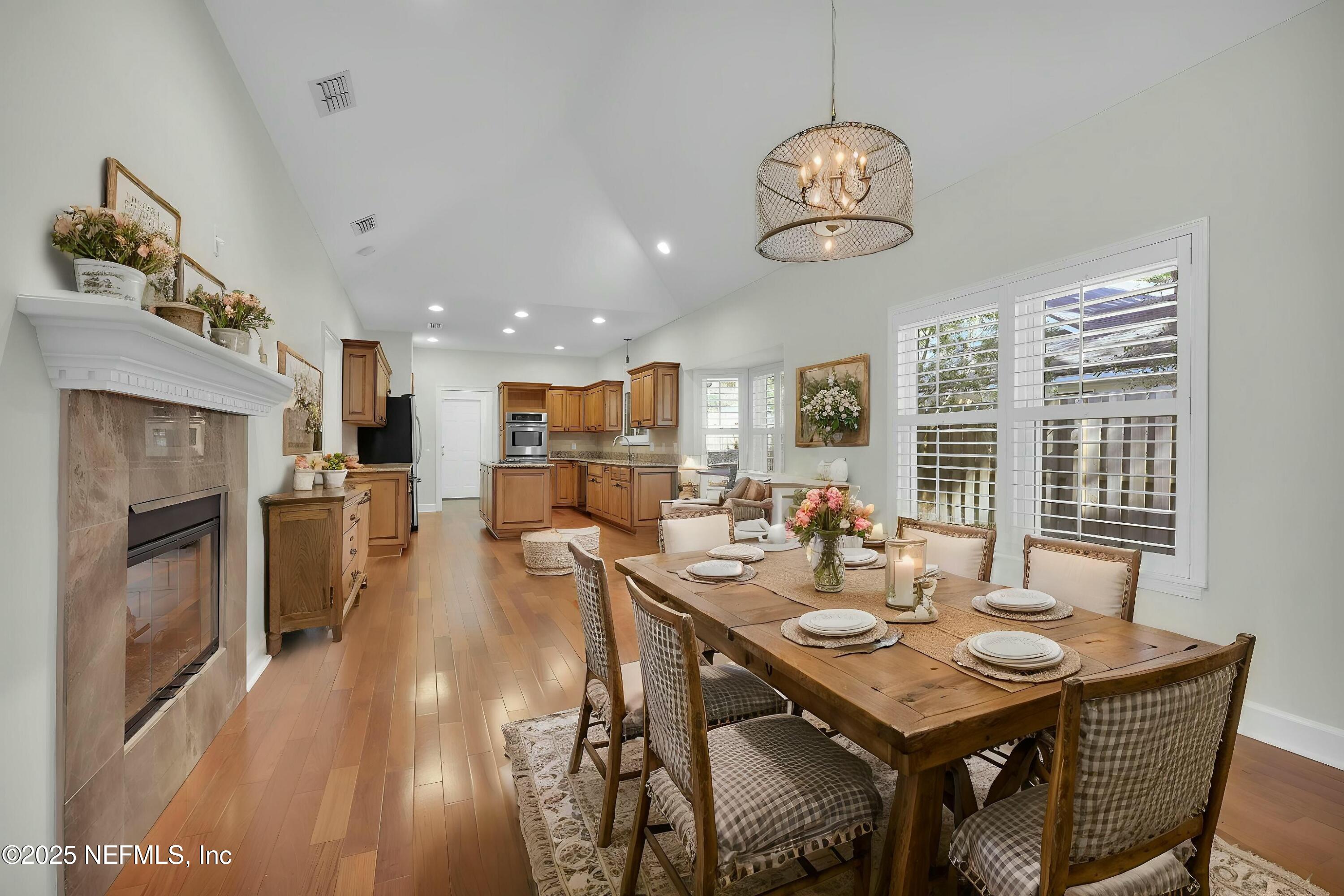 2323 BAREFOOT Trace
