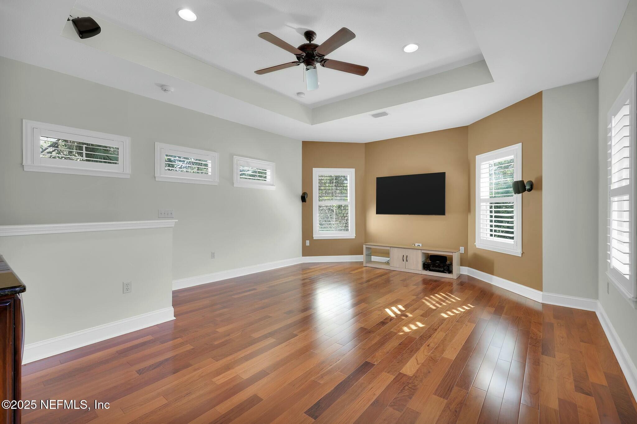 2323 BAREFOOT Trace