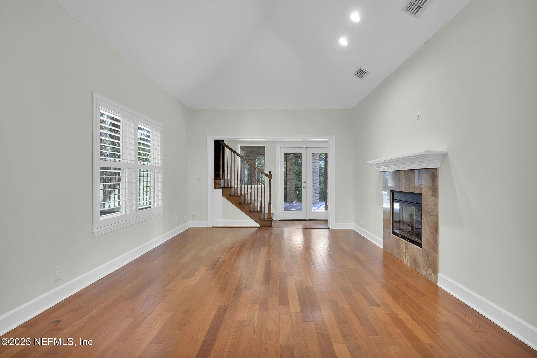 2323 BAREFOOT Trace