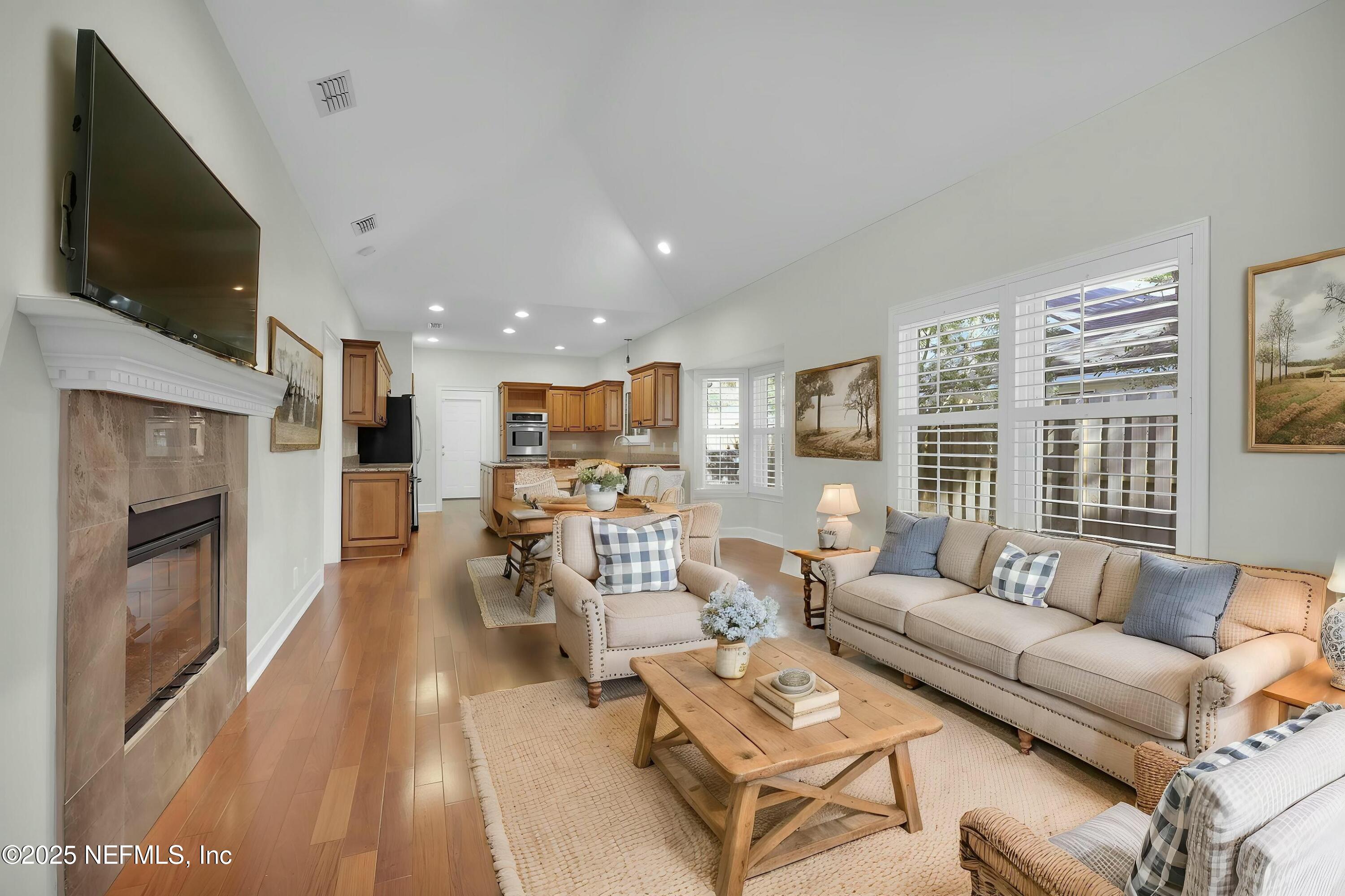 2323 BAREFOOT Trace