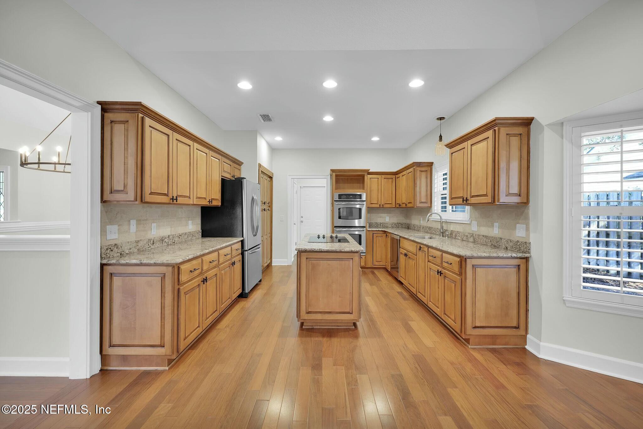 2323 BAREFOOT Trace