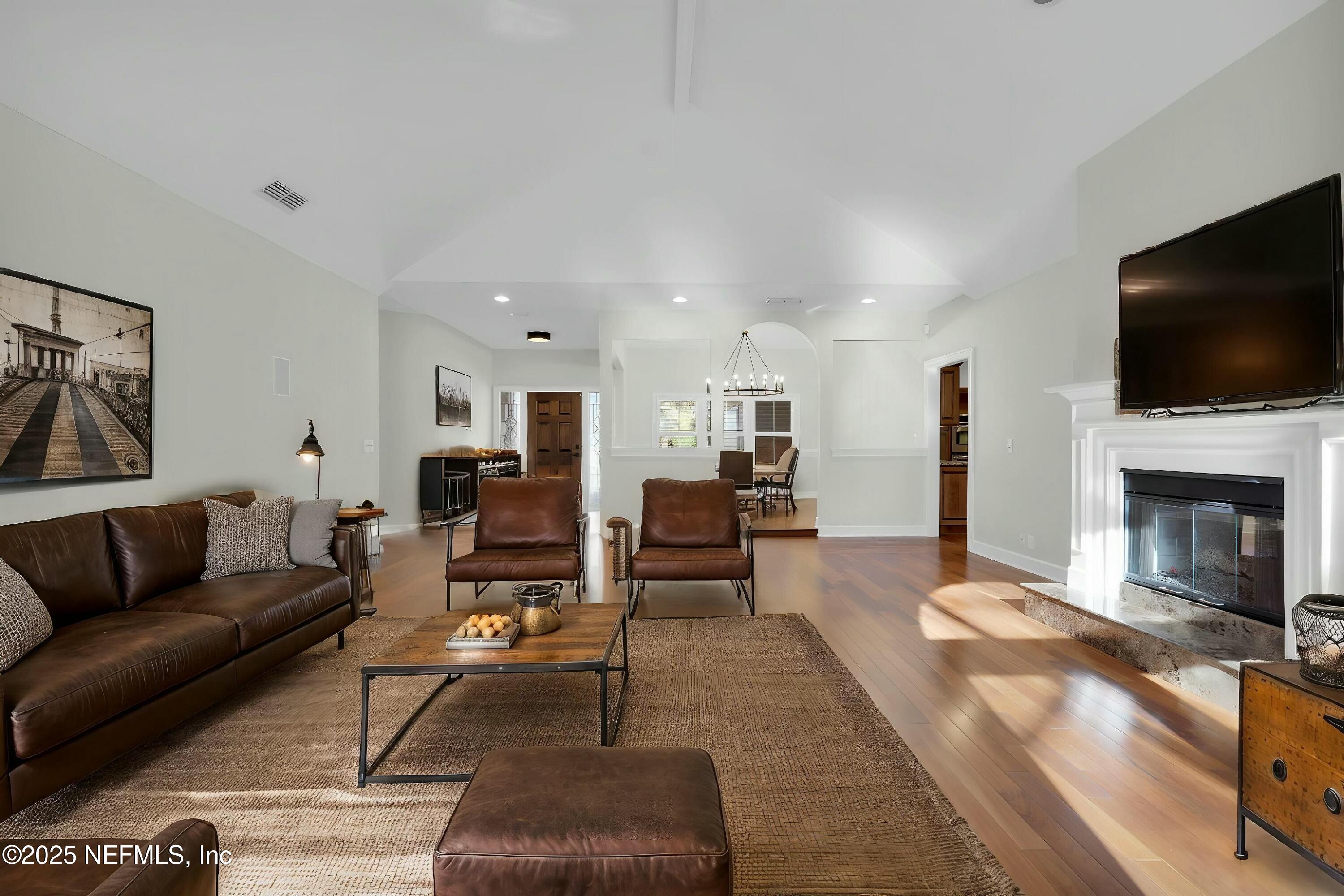 2323 BAREFOOT Trace