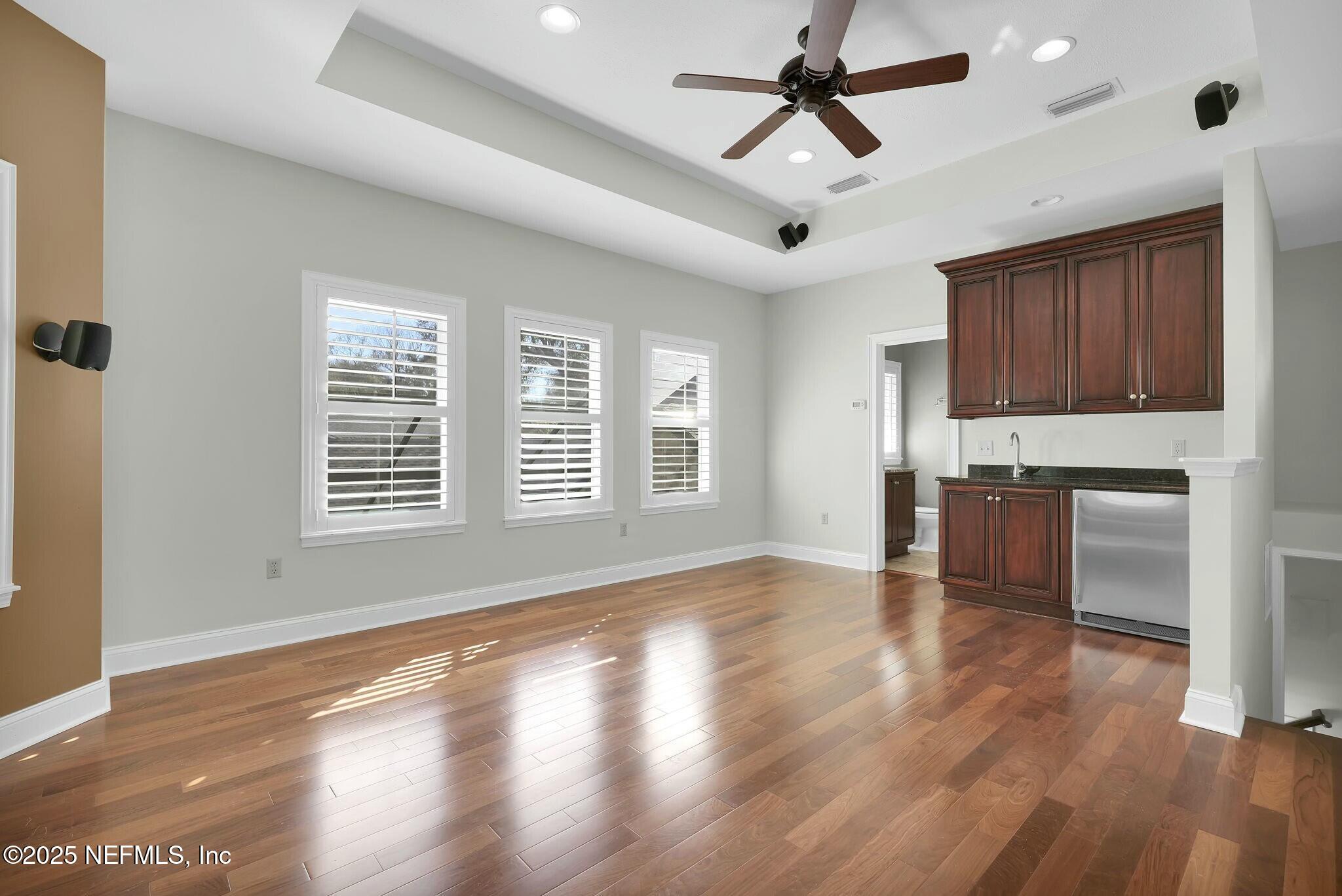 2323 BAREFOOT Trace