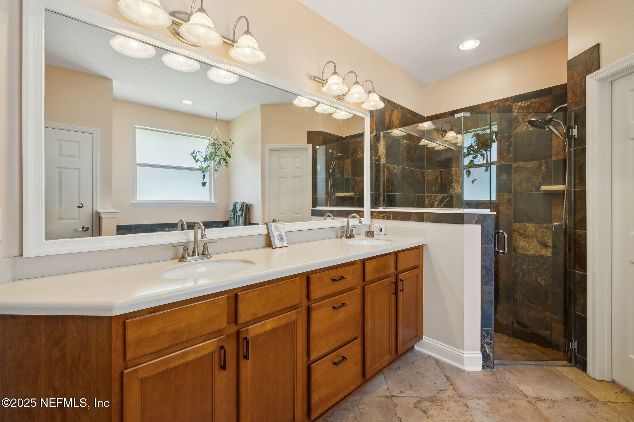 571 E KINGS COLLEGE Drive, St. Johns