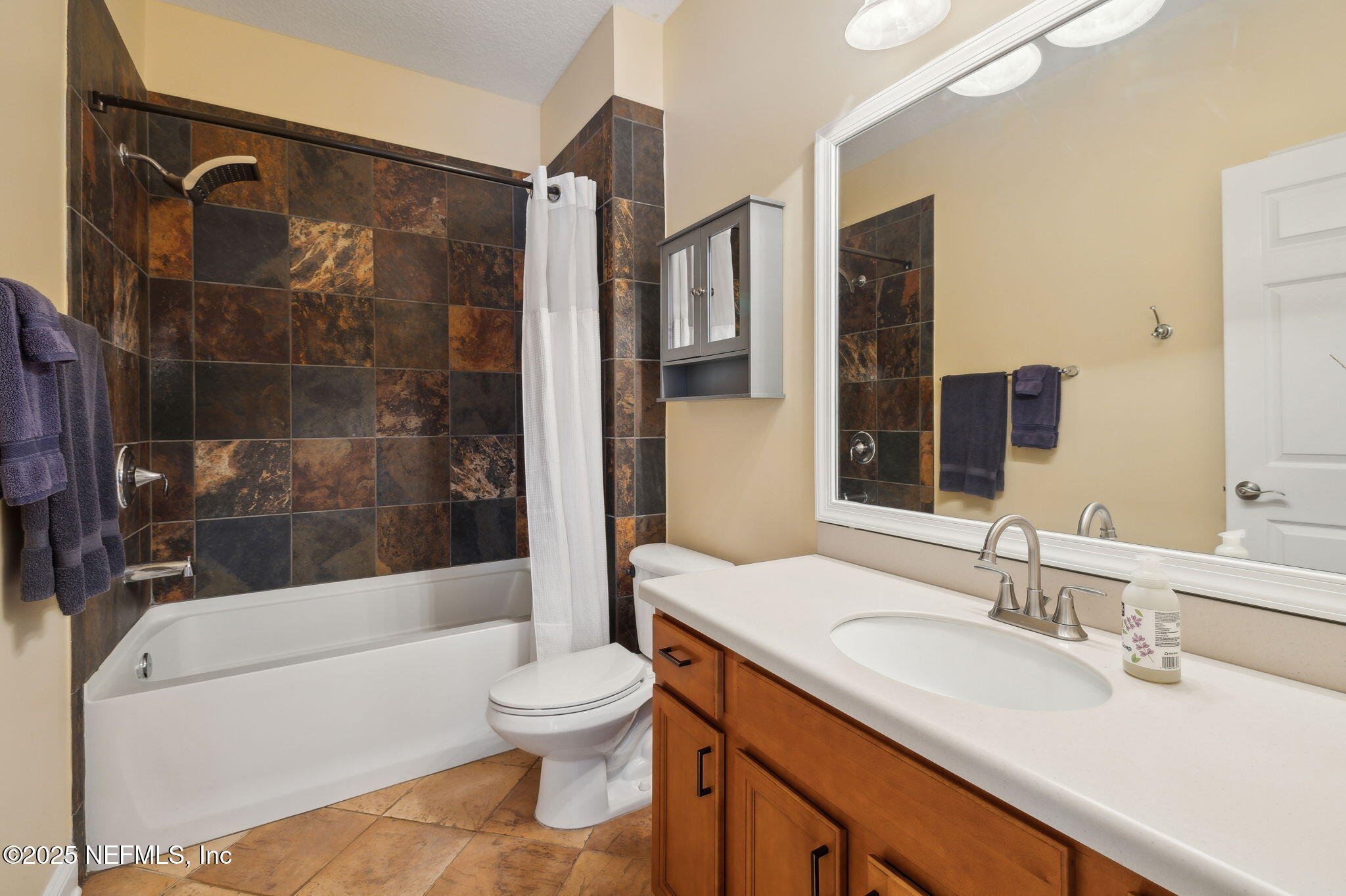 571 E KINGS COLLEGE Drive, St. Johns