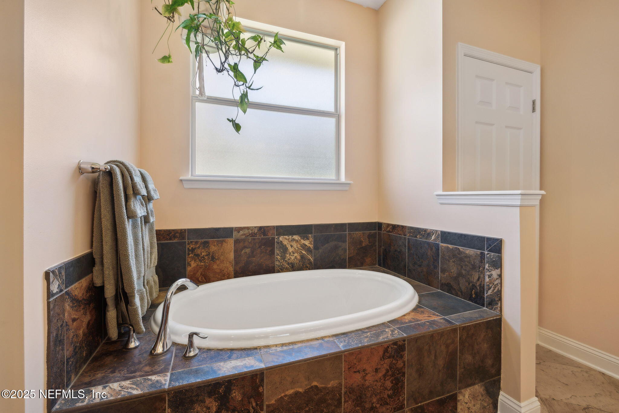 571 E KINGS COLLEGE Drive, St. Johns