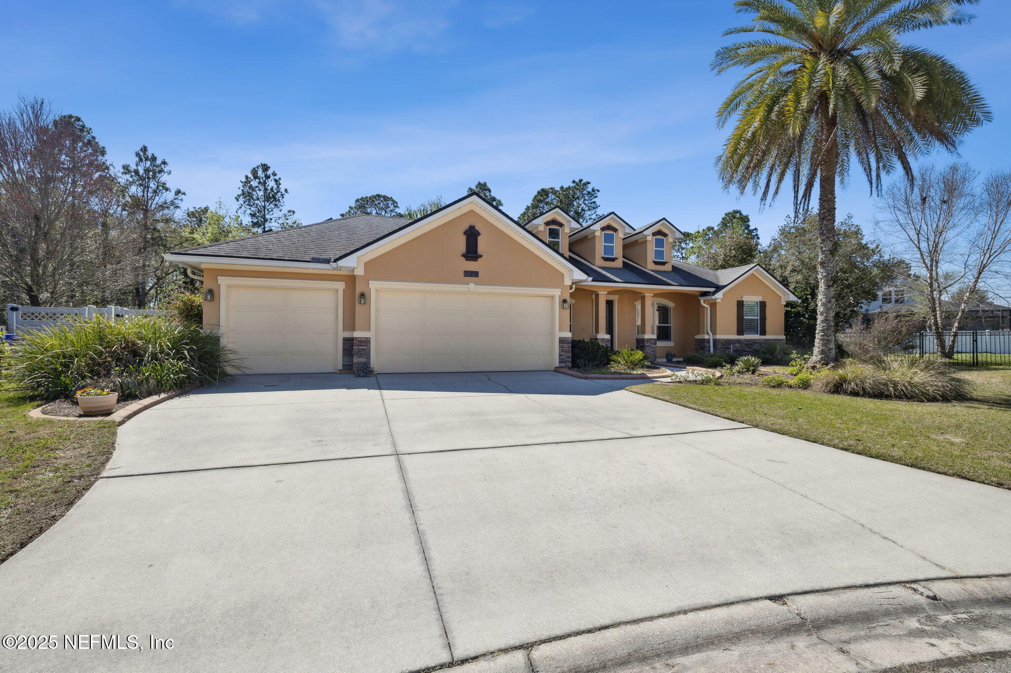 571 E KINGS COLLEGE Drive, St. Johns