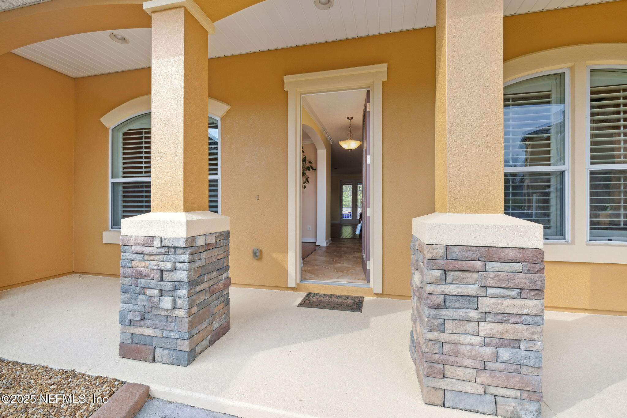 571 E KINGS COLLEGE Drive, St. Johns