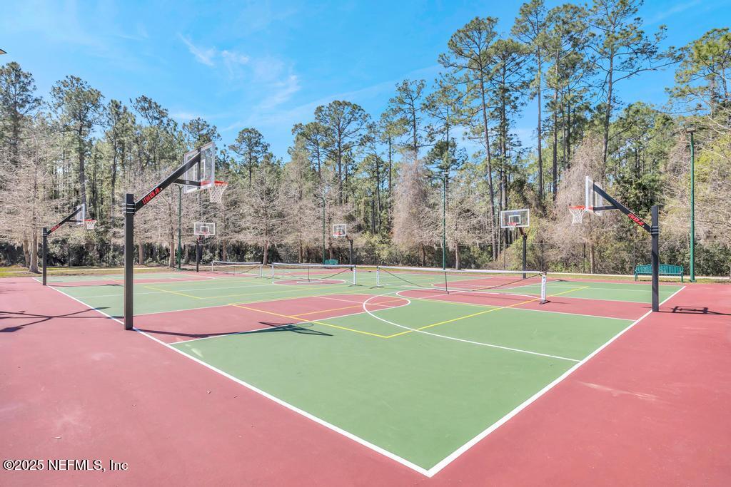 525 WILLOW OAK Lane, St. Johns