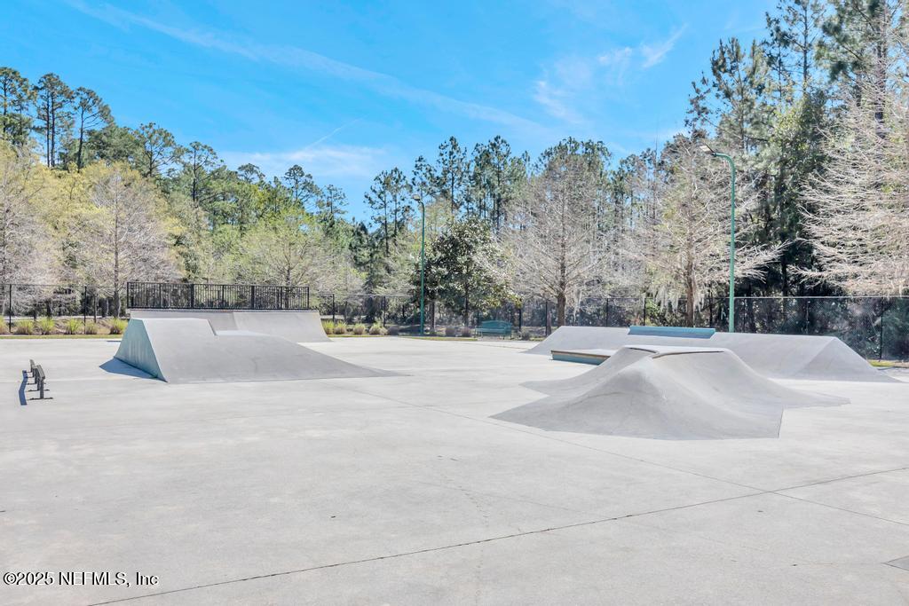 525 WILLOW OAK Lane, St. Johns