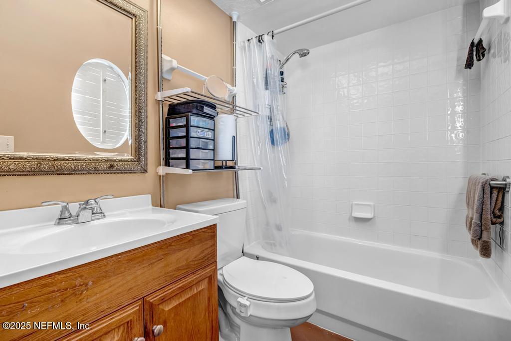 525 WILLOW OAK Lane, St. Johns