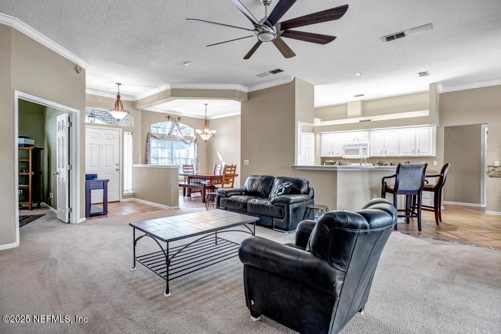 525 WILLOW OAK Lane, St. Johns