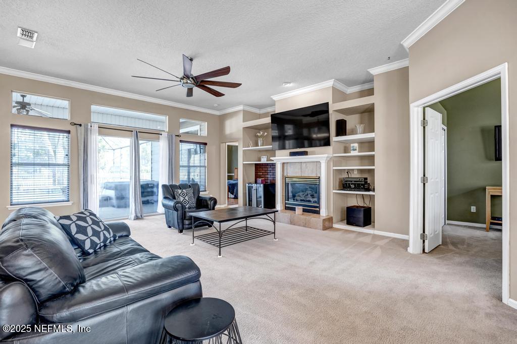 525 WILLOW OAK Lane, St. Johns