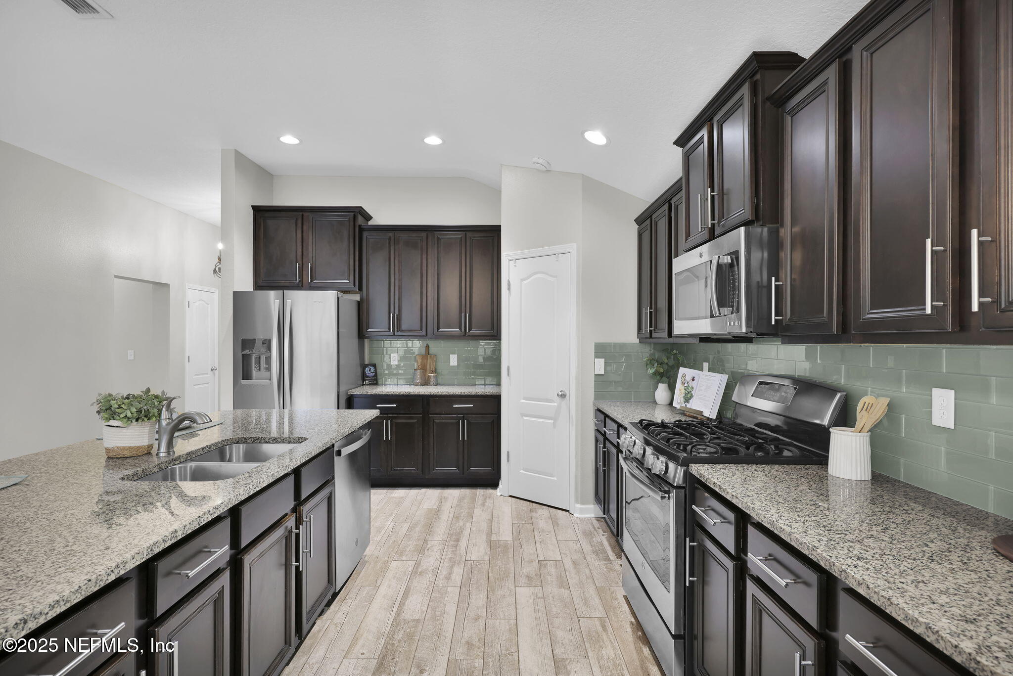 255 WILLOW RIDGE Drive