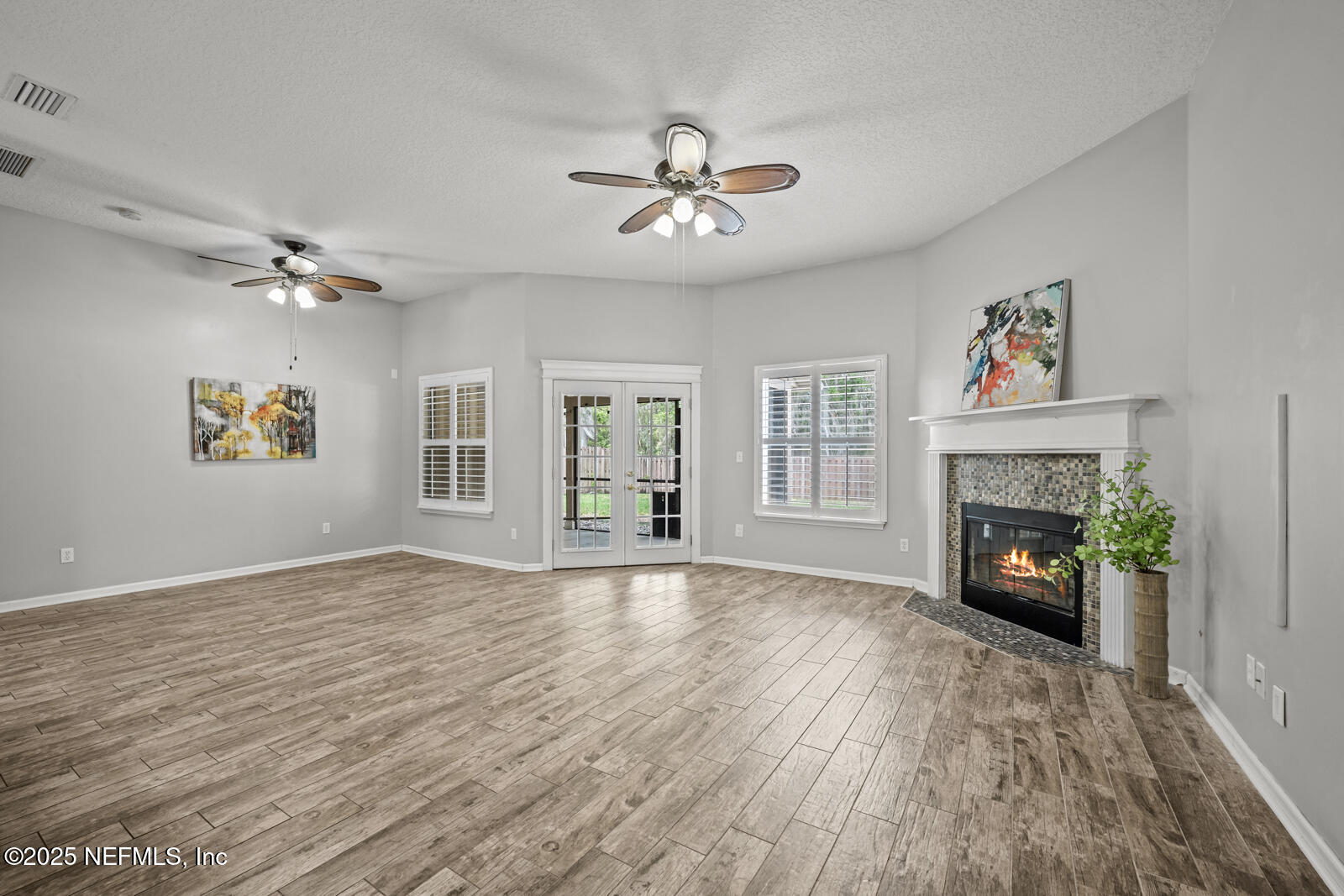 519 APPLE CREEK Drive