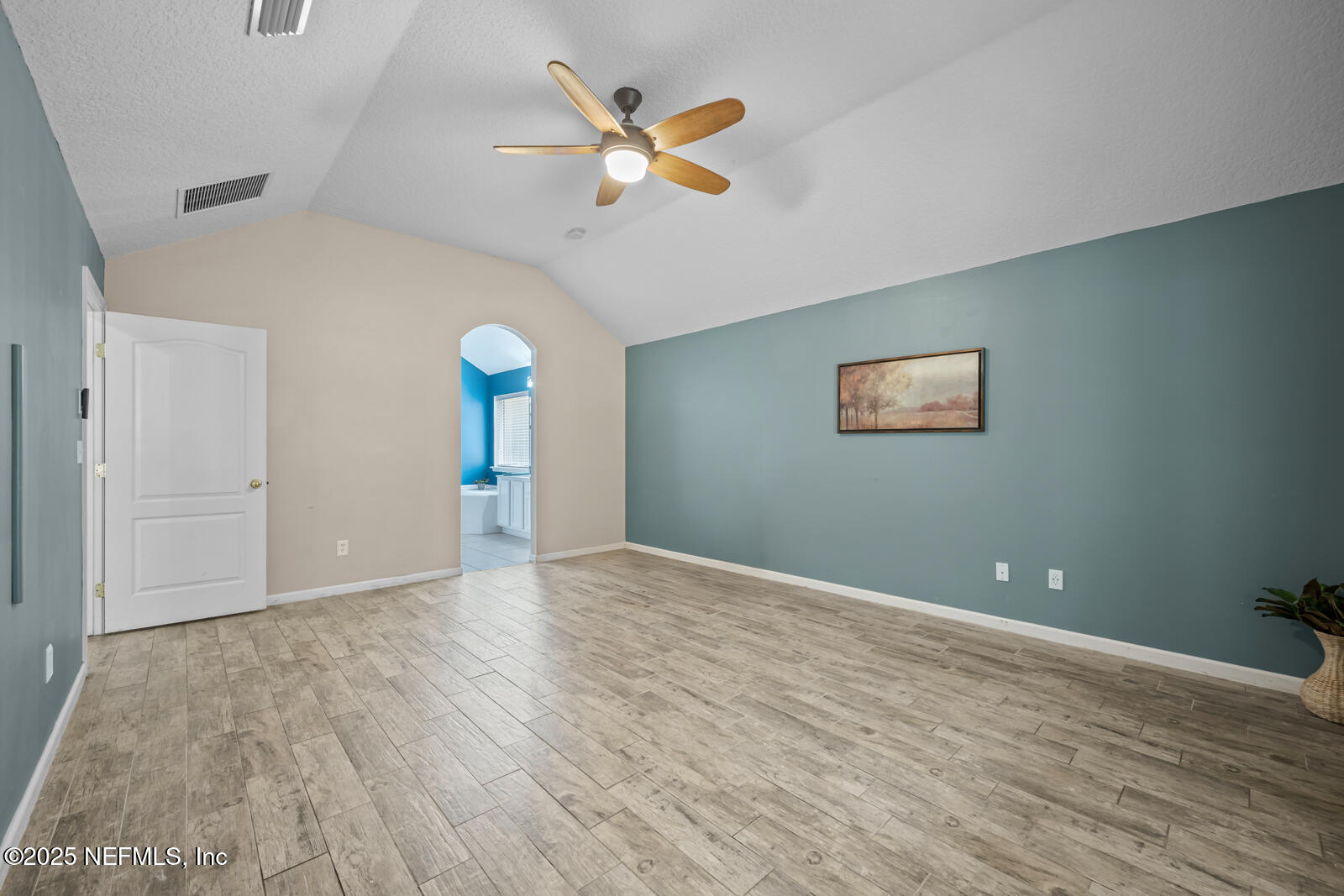 519 APPLE CREEK Drive