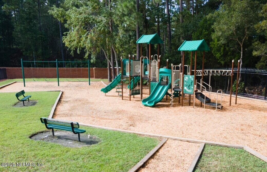 519 APPLE CREEK Drive