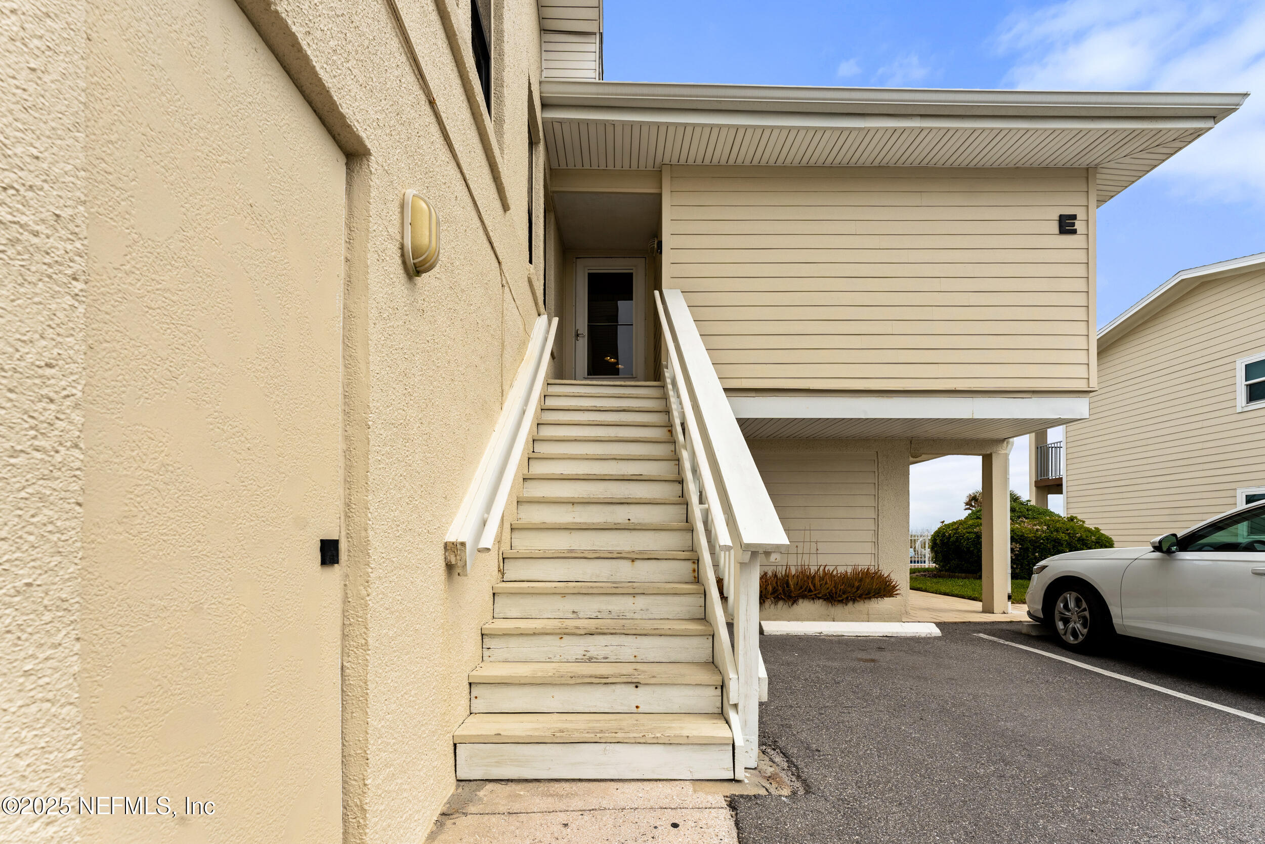 1023 N 1ST Street, 28