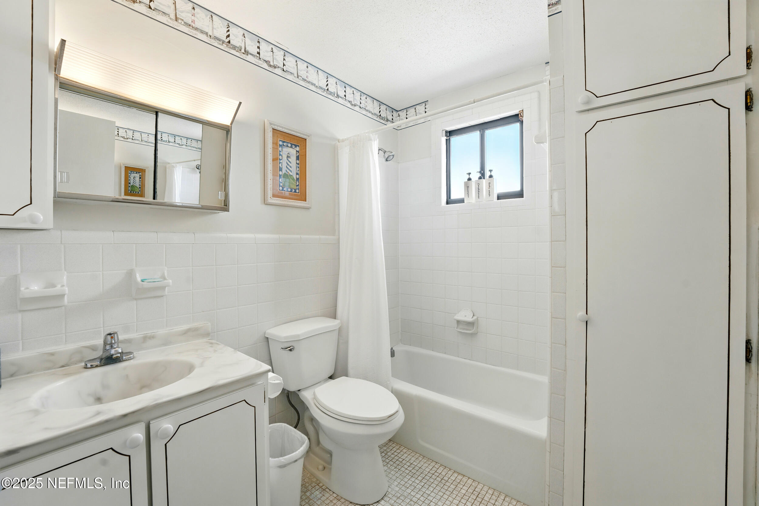 1023 N 1ST Street, 28