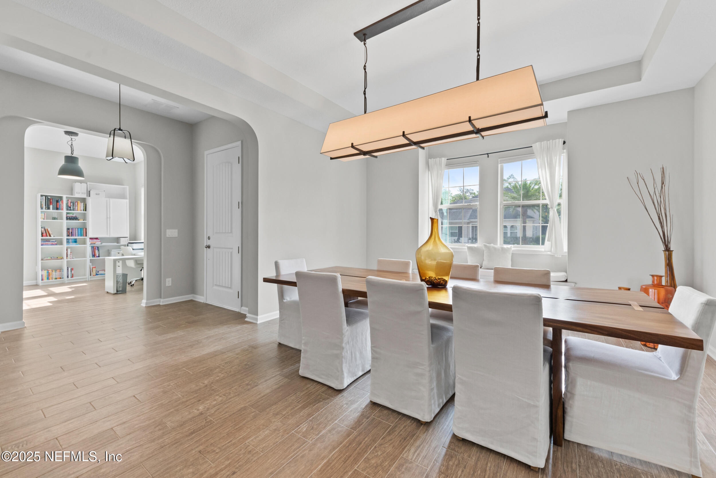 577 SOUTHERN OAK Drive