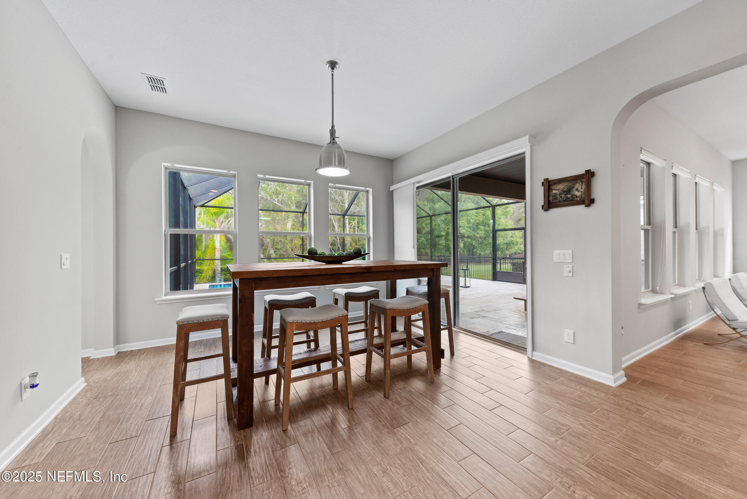 577 SOUTHERN OAK Drive