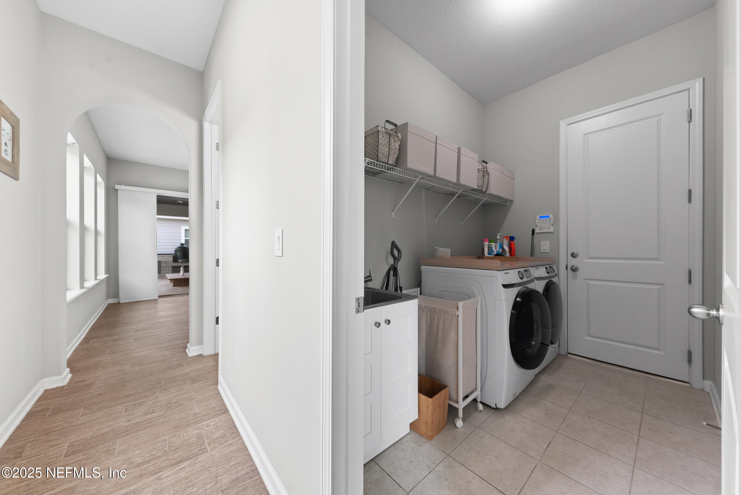 577 SOUTHERN OAK Drive