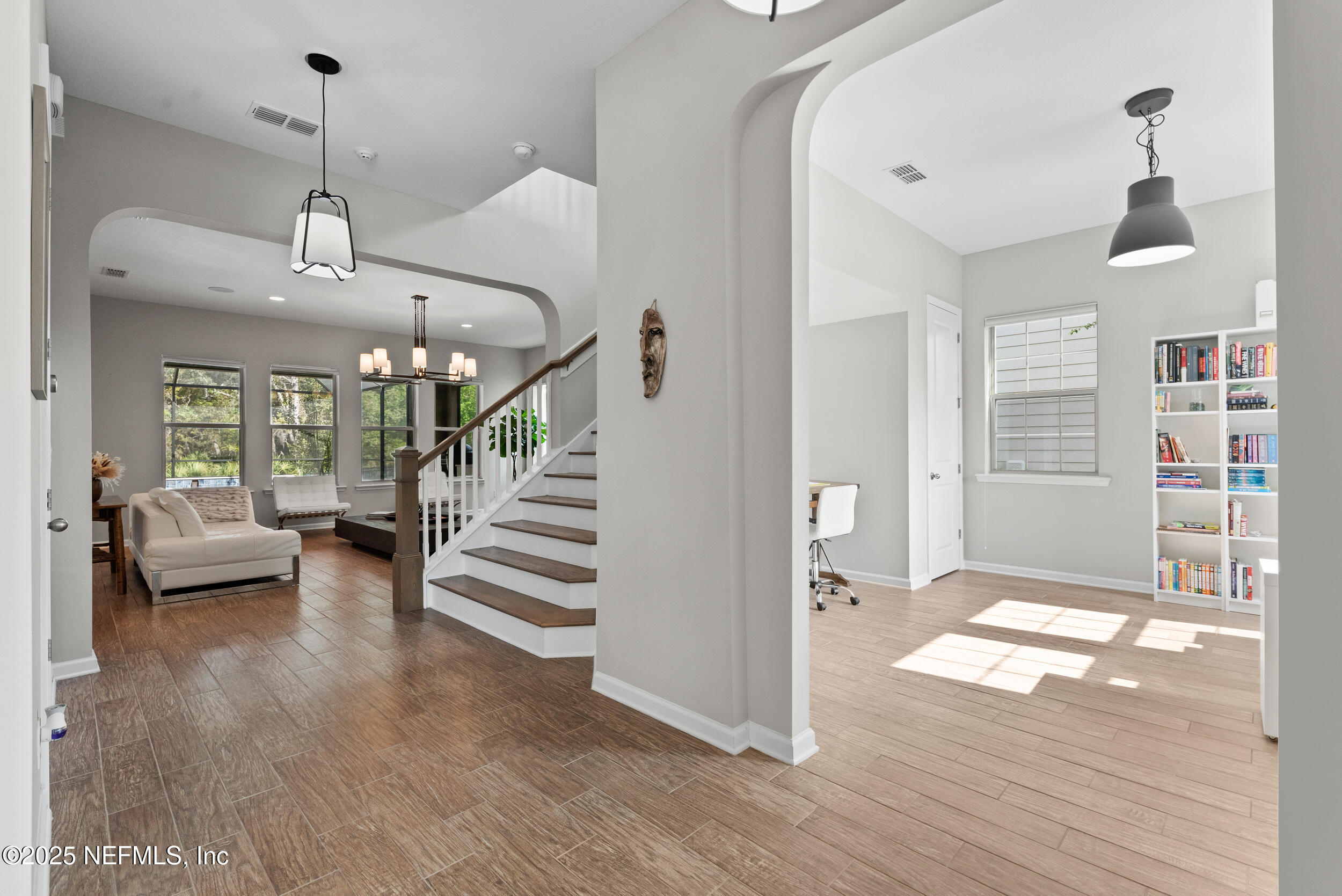 577 SOUTHERN OAK Drive