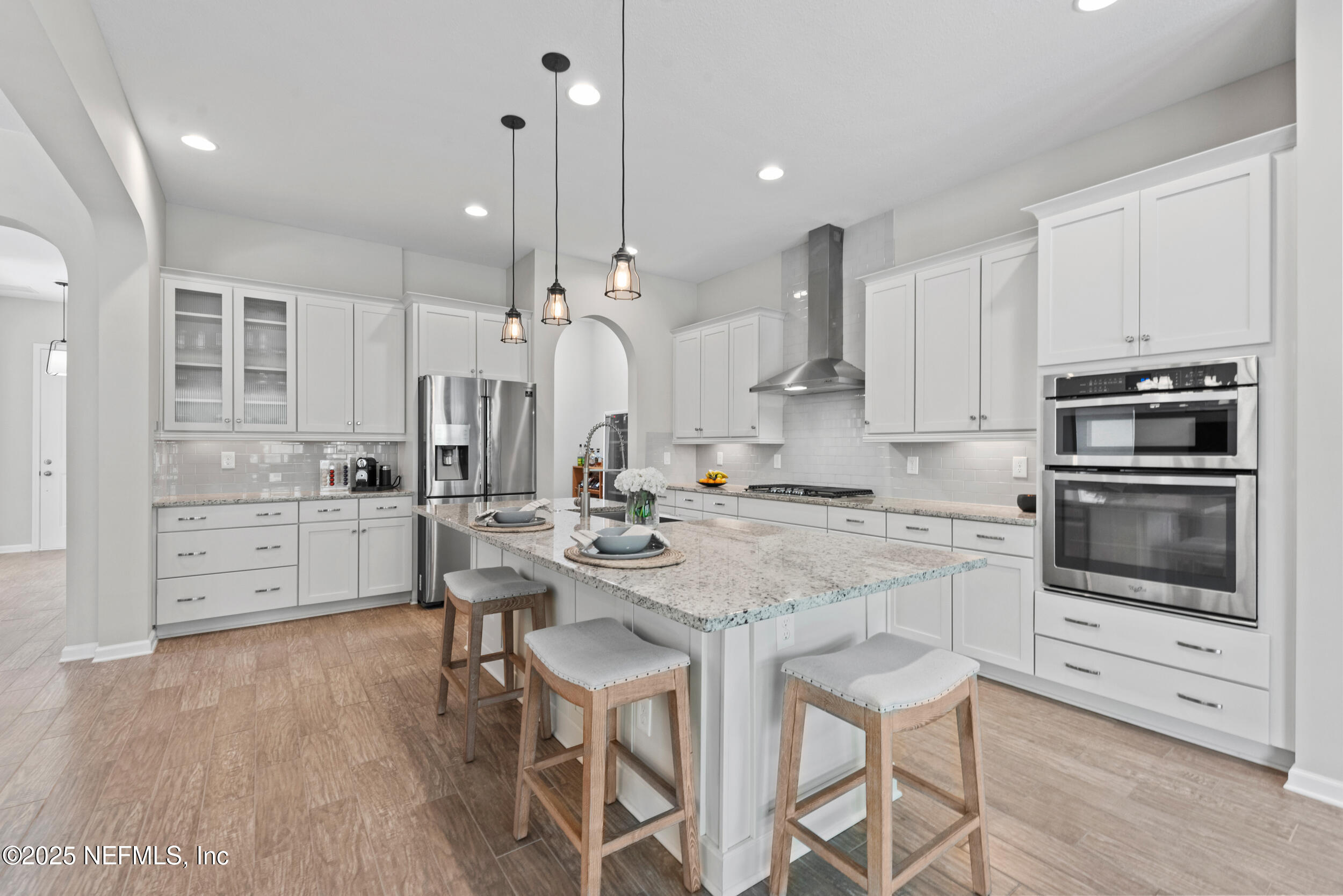 577 SOUTHERN OAK Drive