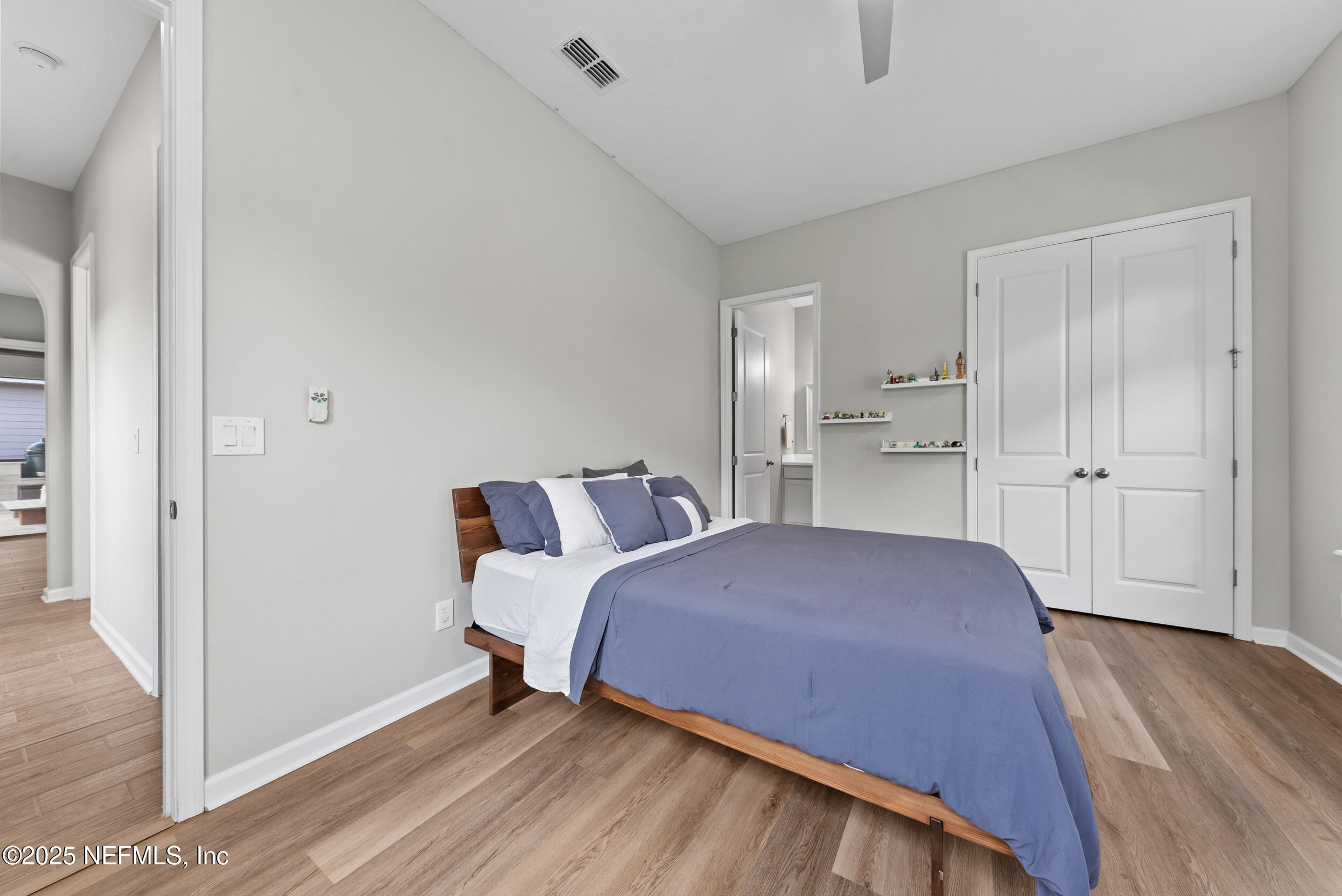 577 SOUTHERN OAK Drive