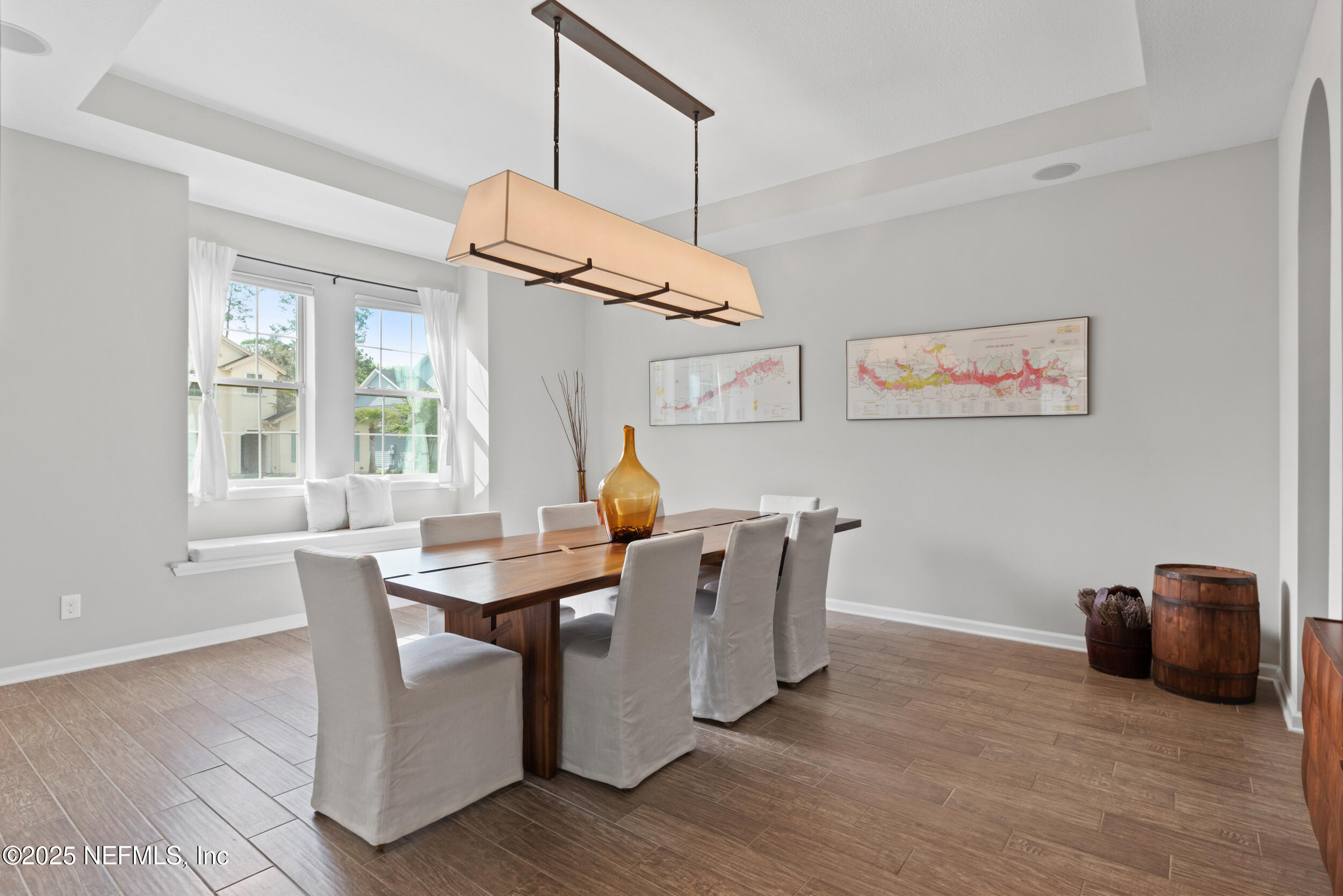 577 SOUTHERN OAK Drive