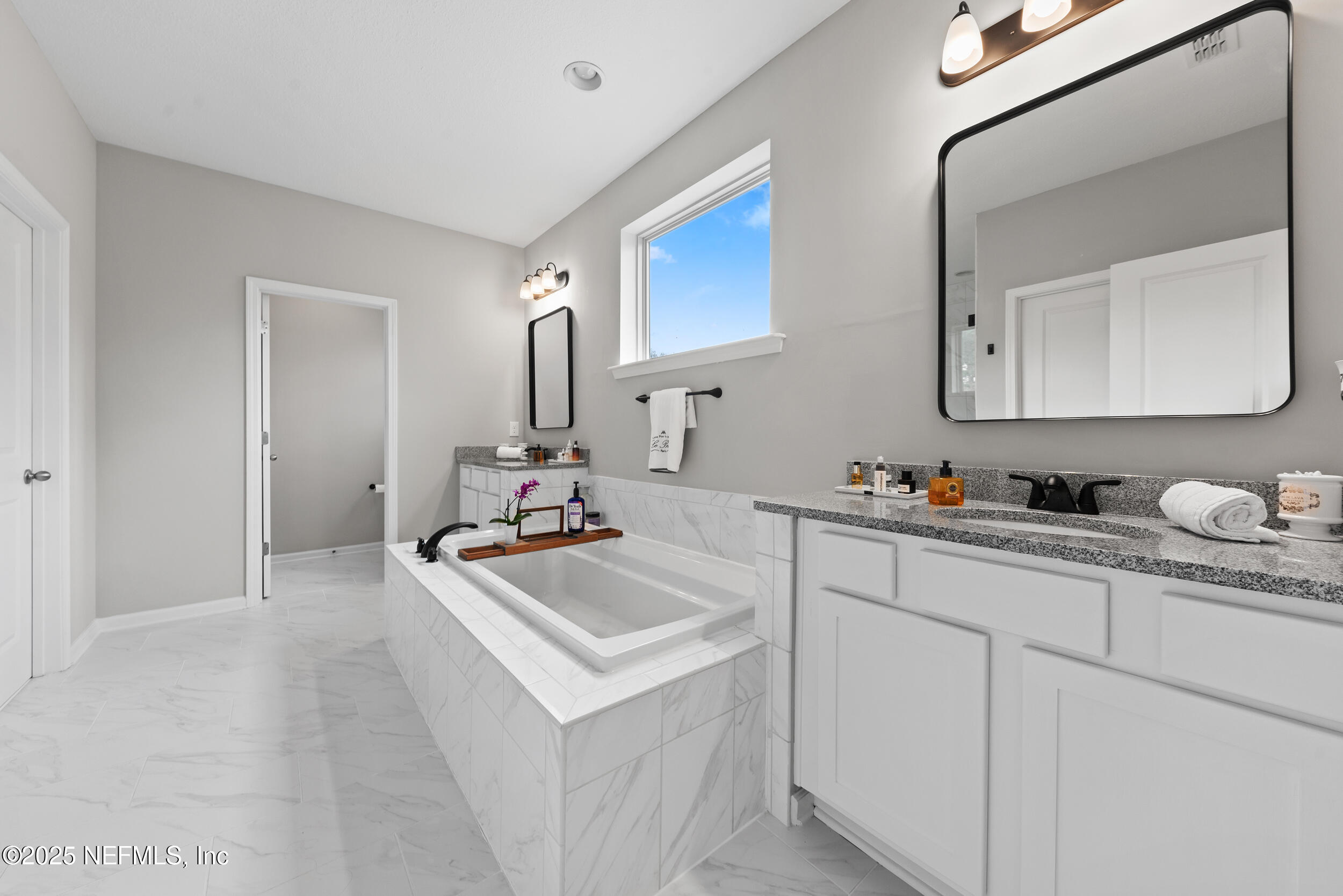 577 SOUTHERN OAK Drive