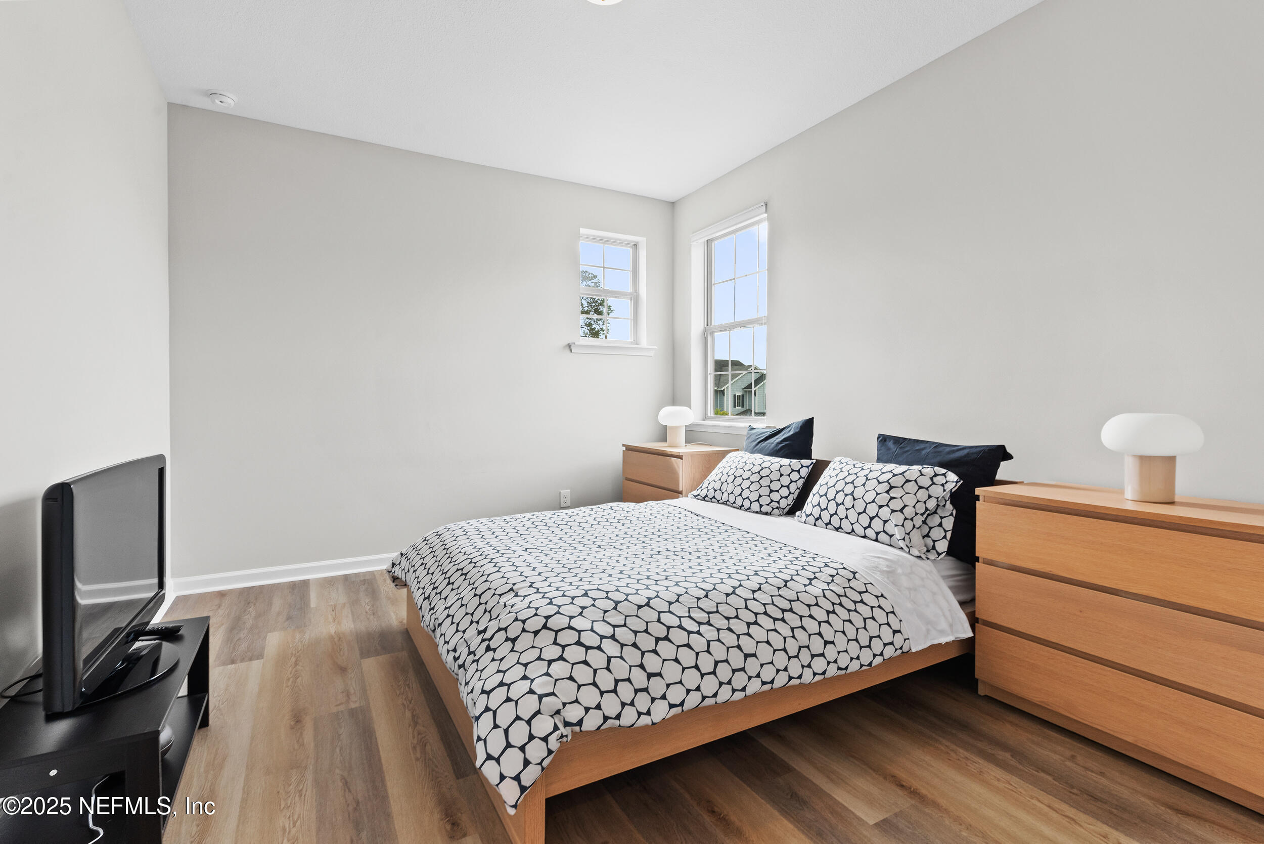 577 SOUTHERN OAK Drive