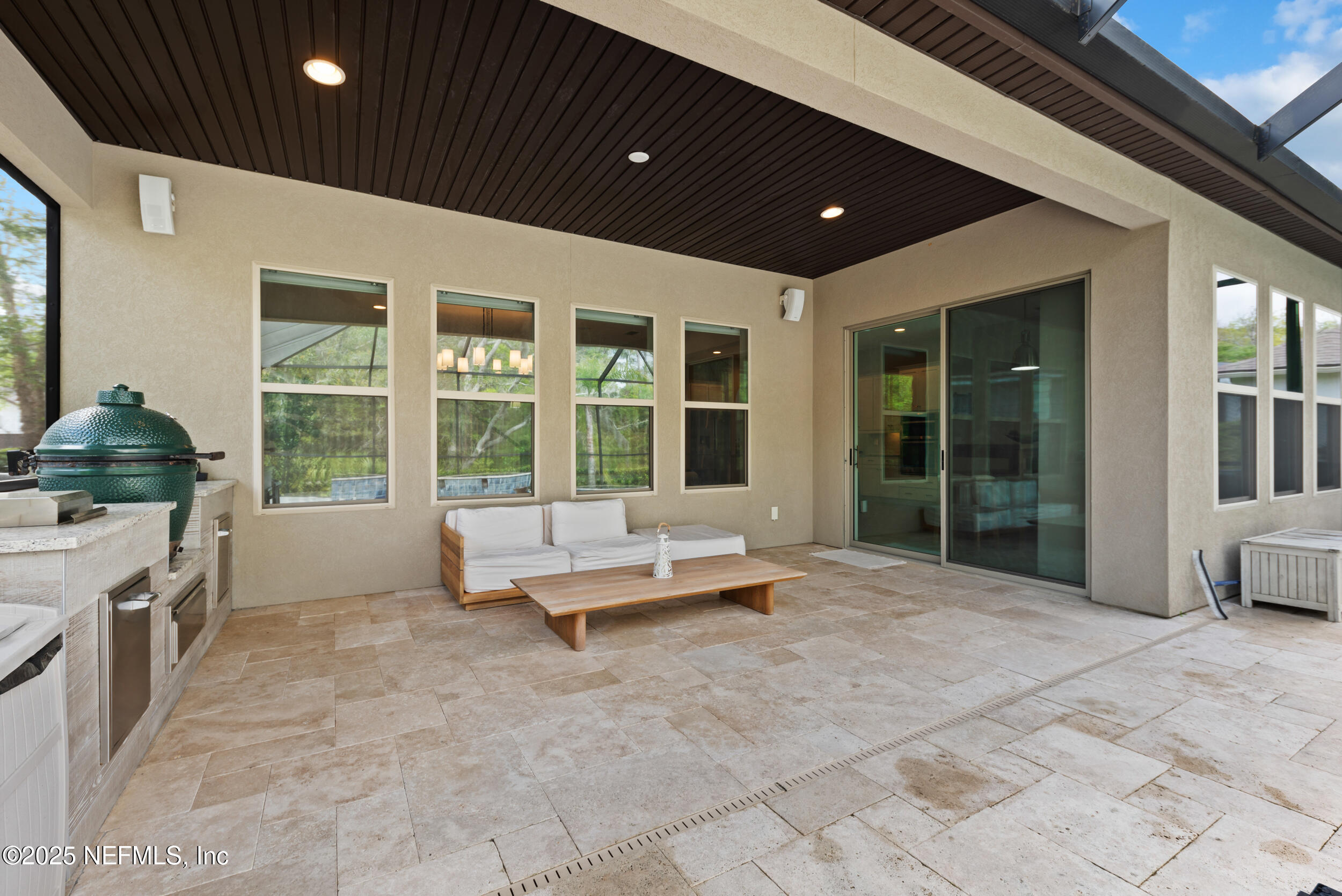 577 SOUTHERN OAK Drive