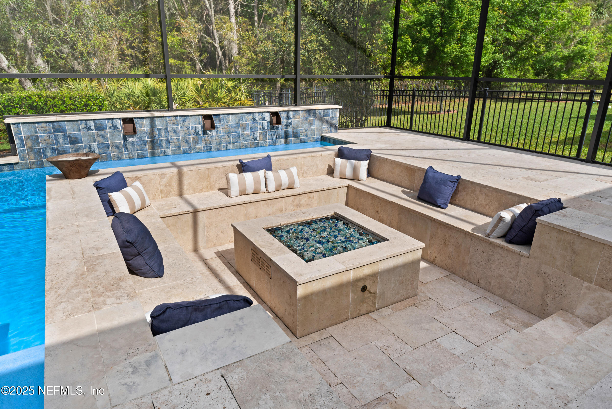 577 SOUTHERN OAK Drive