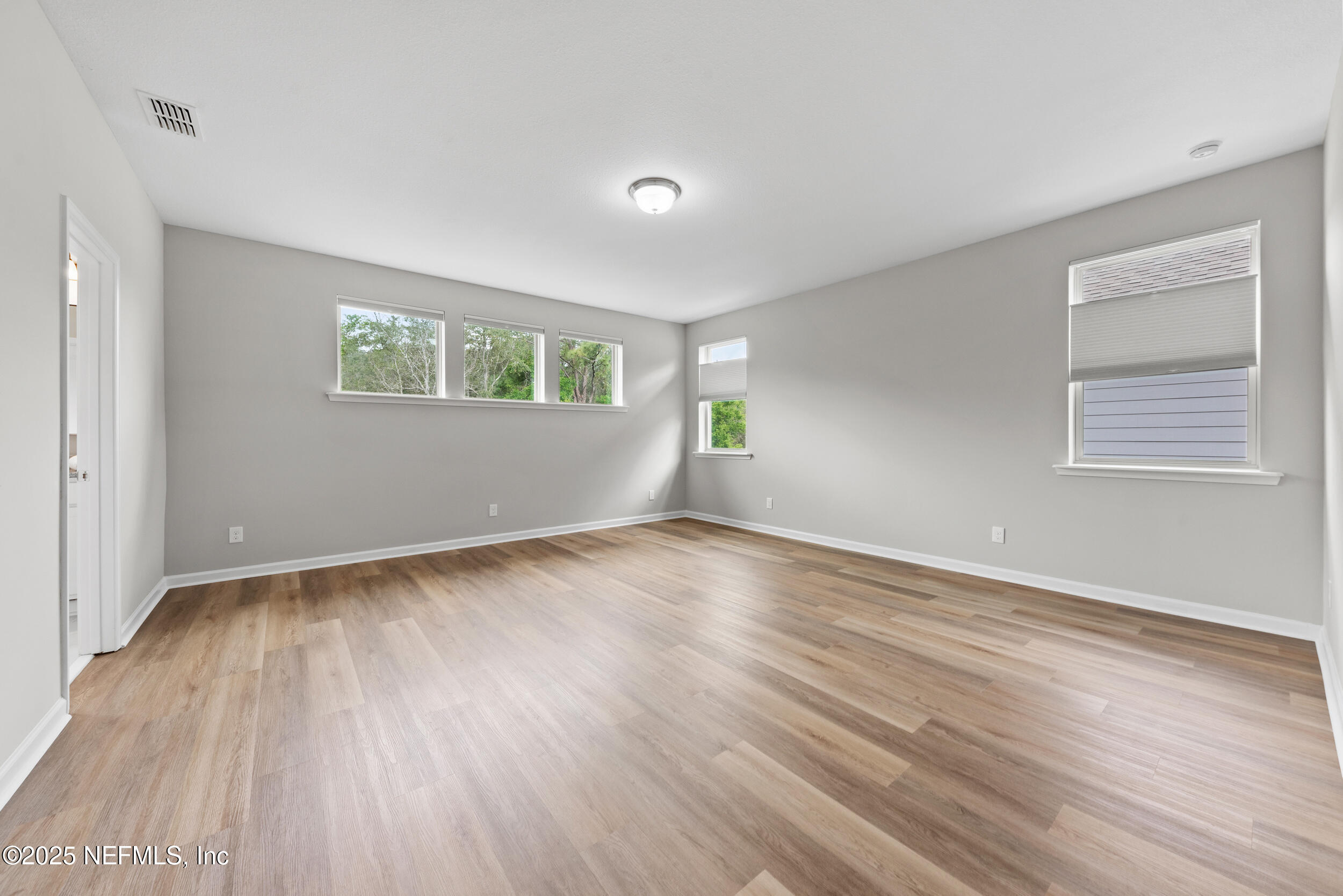 577 SOUTHERN OAK Drive