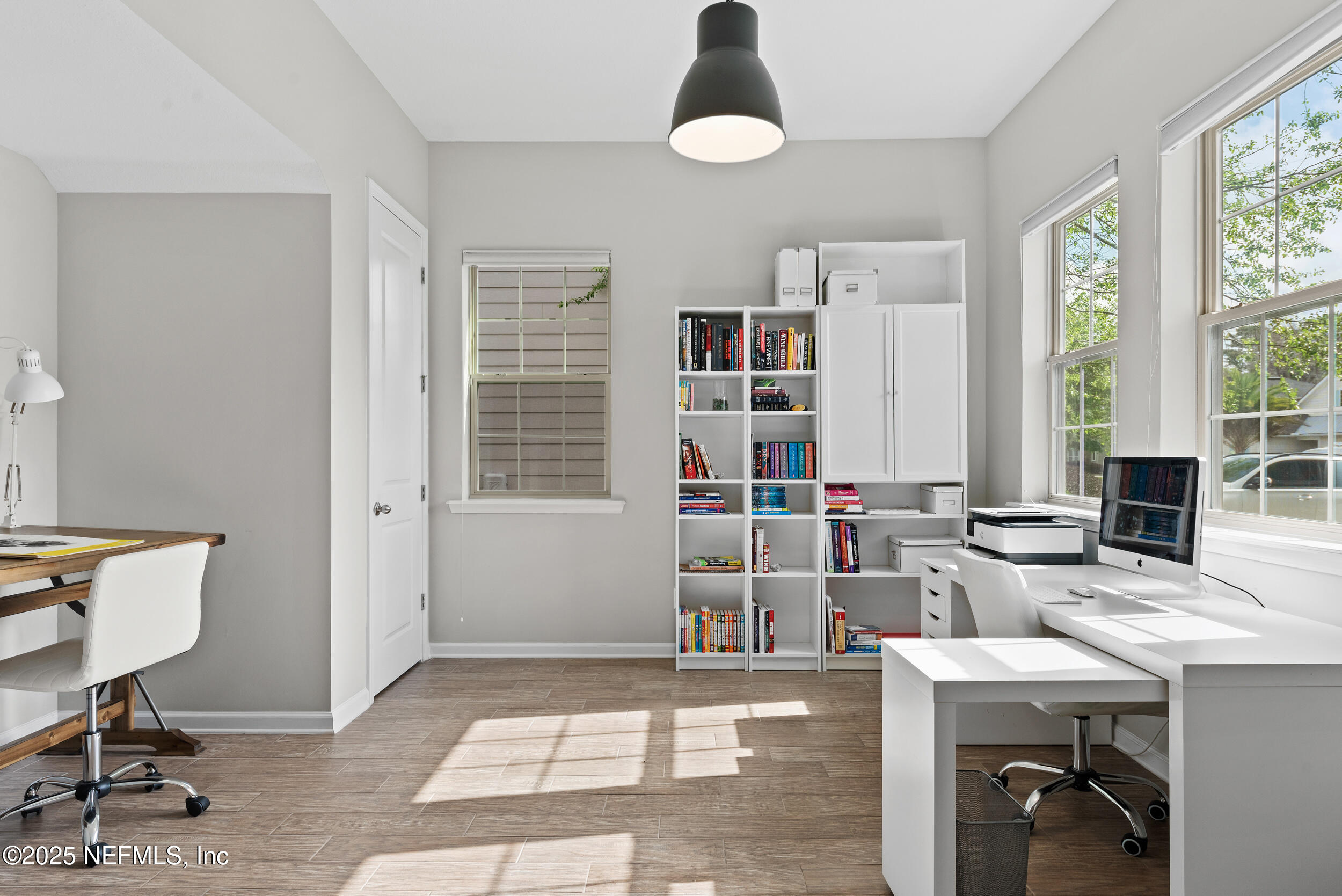 577 SOUTHERN OAK Drive