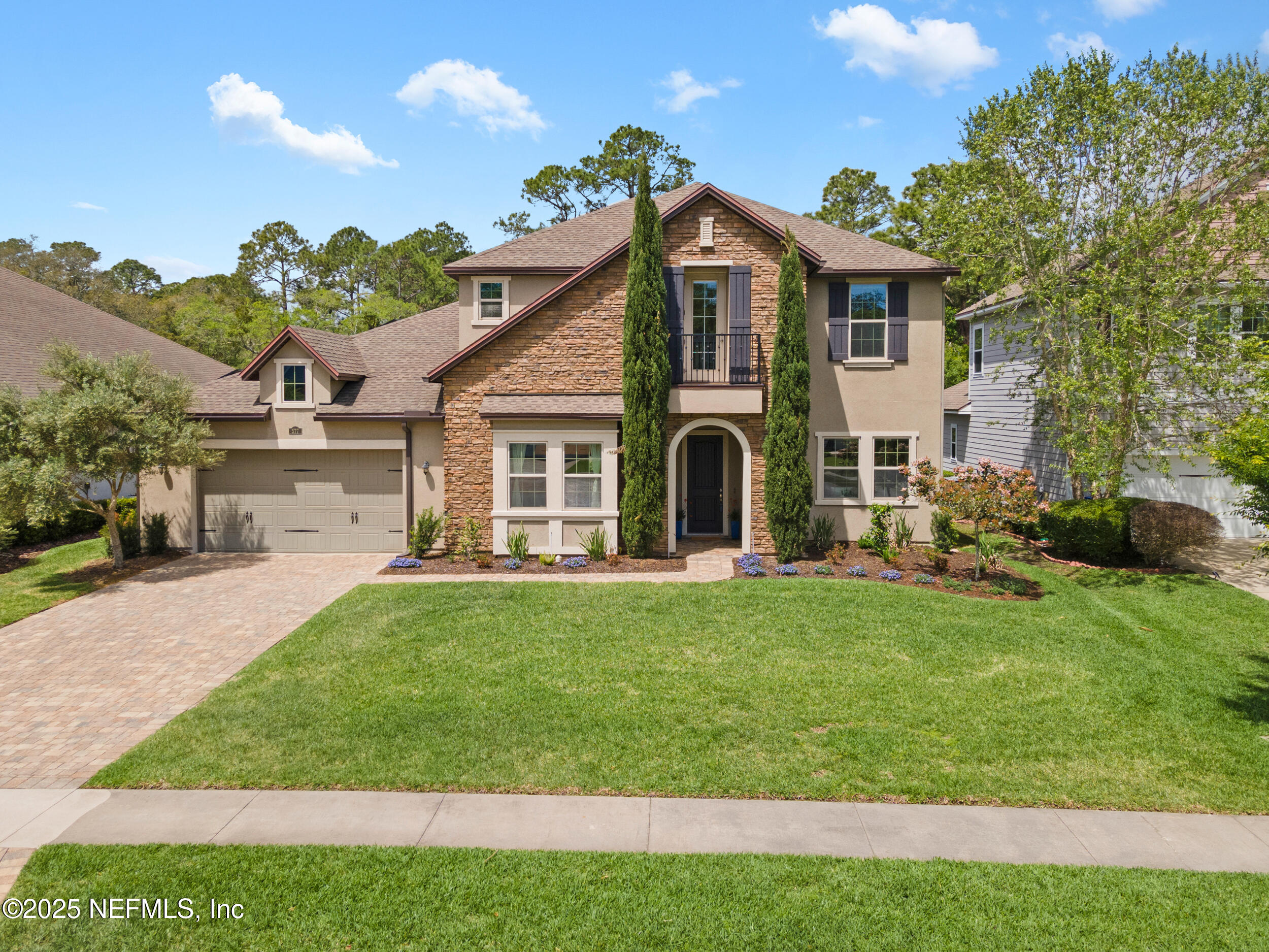 577 SOUTHERN OAK Drive